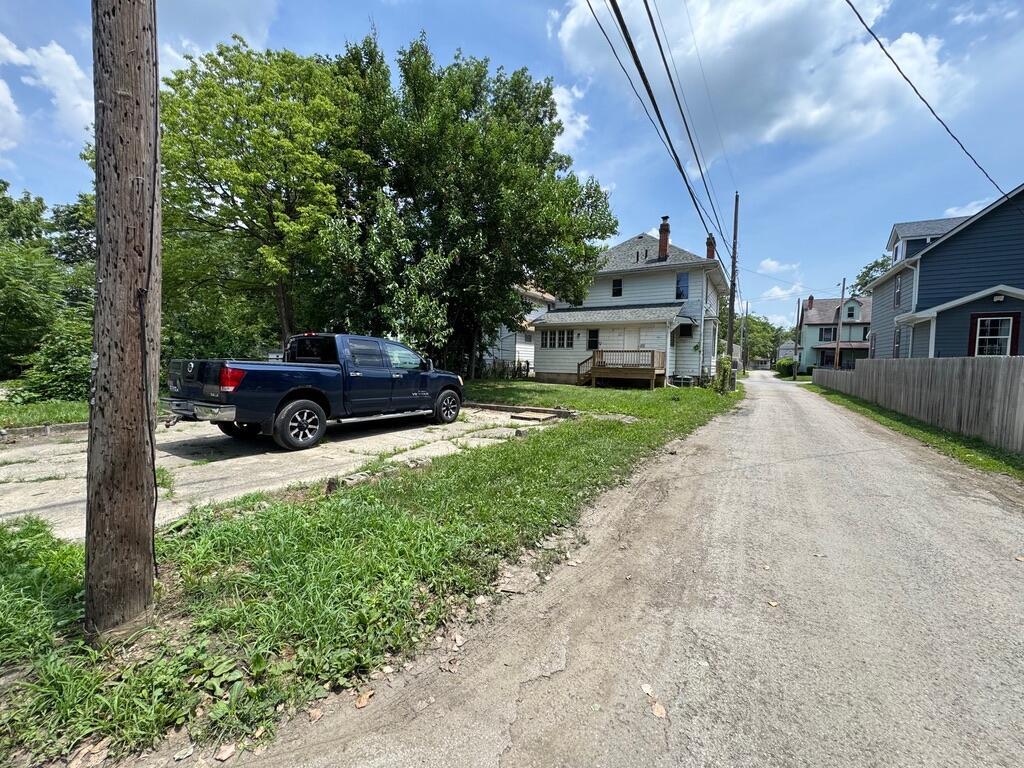 253 Midland Avenue Property Photo 4
