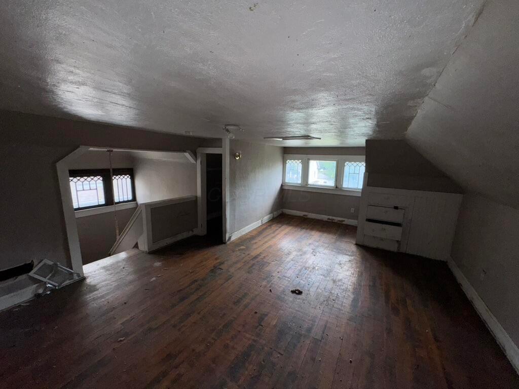 253 Midland Avenue Property Photo 24