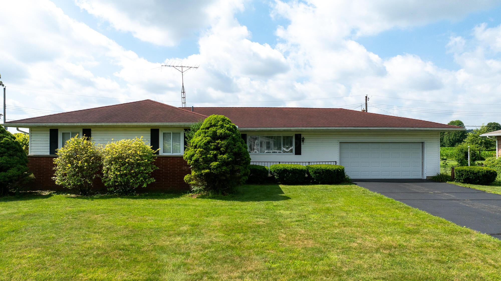 2052 Lorimer Drive Ne Property Photo 1