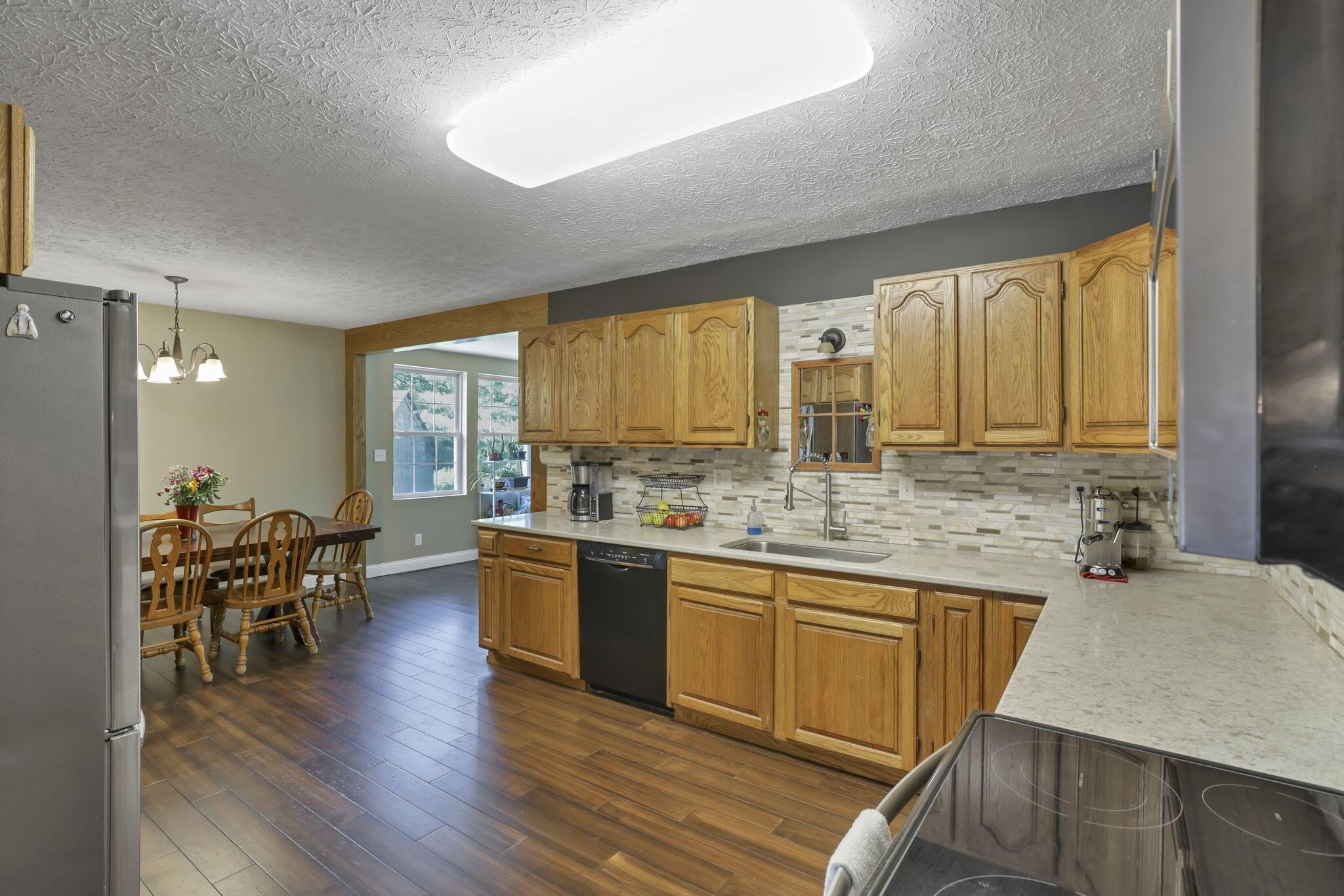 12345 Cherry Lane Property Photo 9