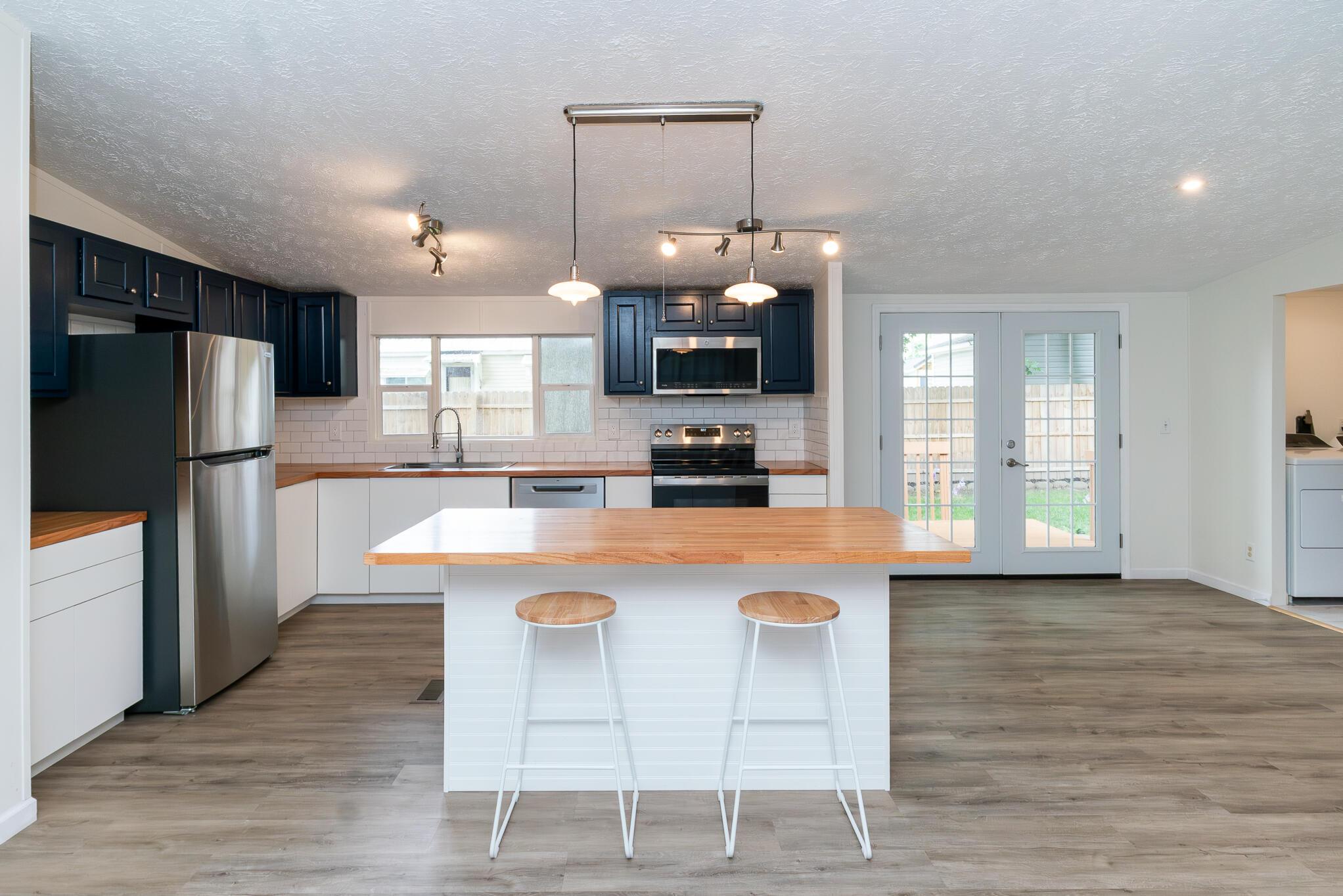 160 Cliff Street Property Photo 1