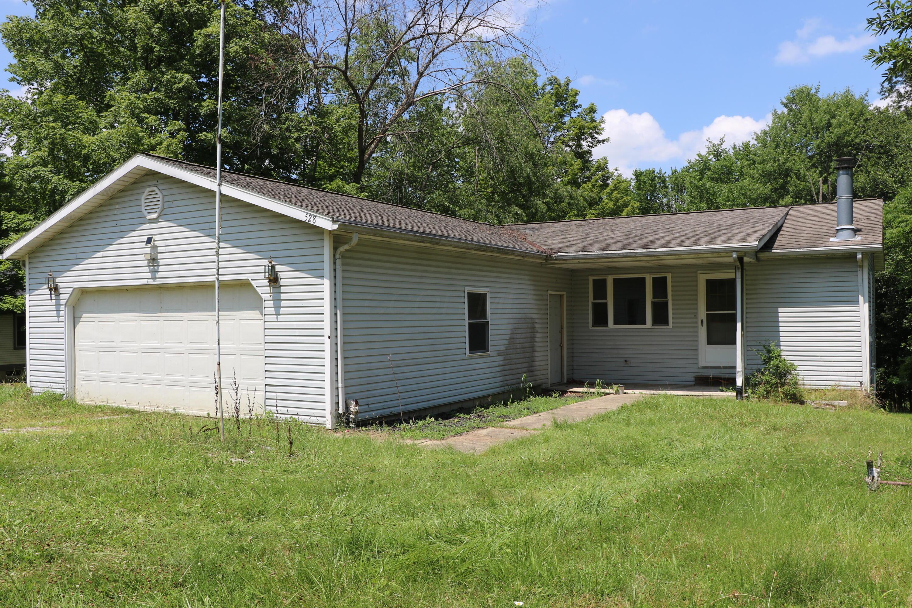 528 Crestmonte Drive Property Photo 1