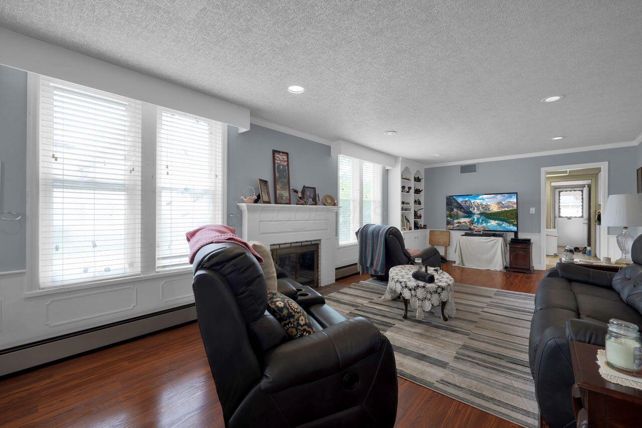 1102 Columbus Street Property Photo 4