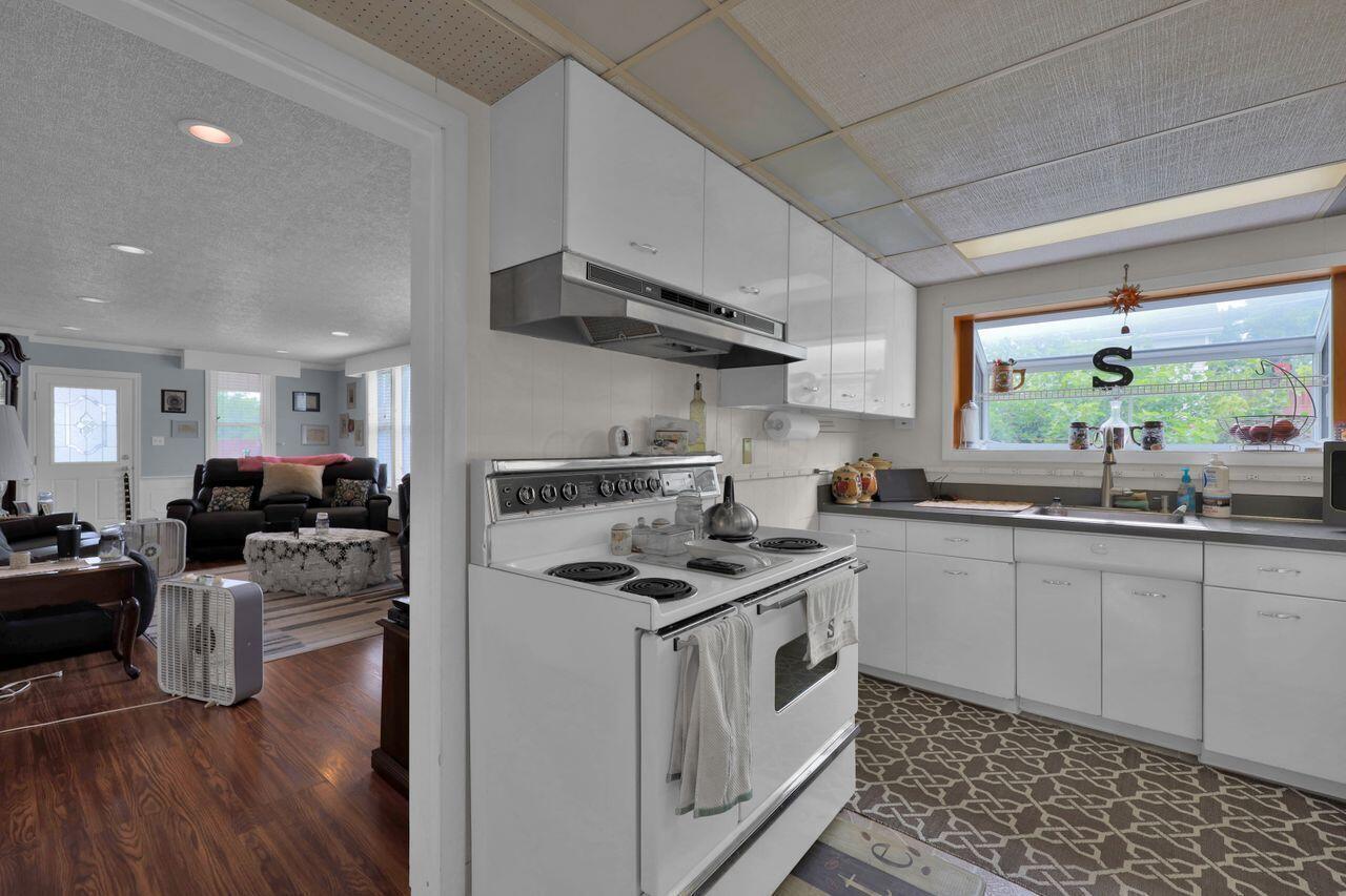 1102 Columbus Street Property Photo 6