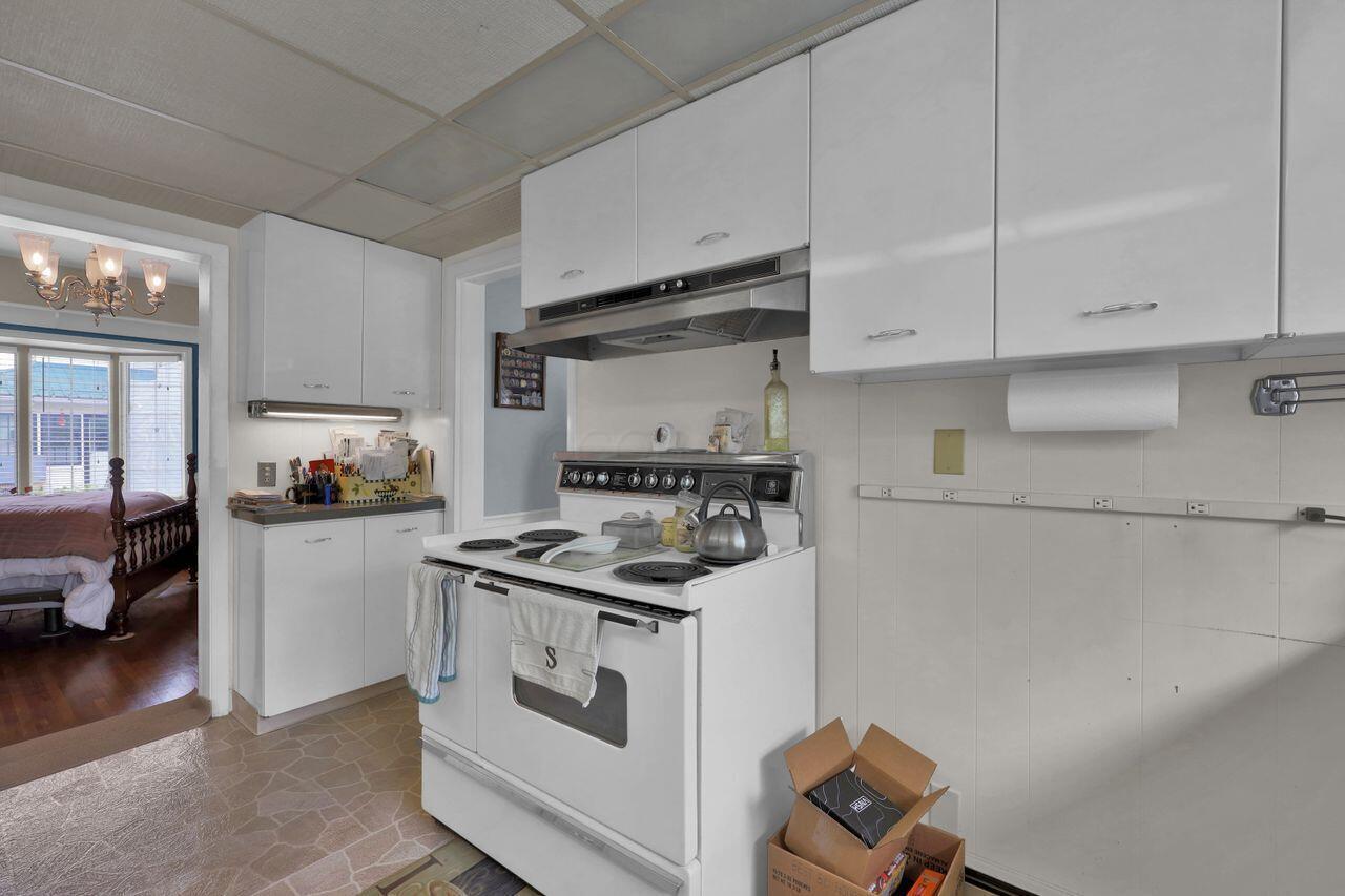 1102 Columbus Street Property Photo 8