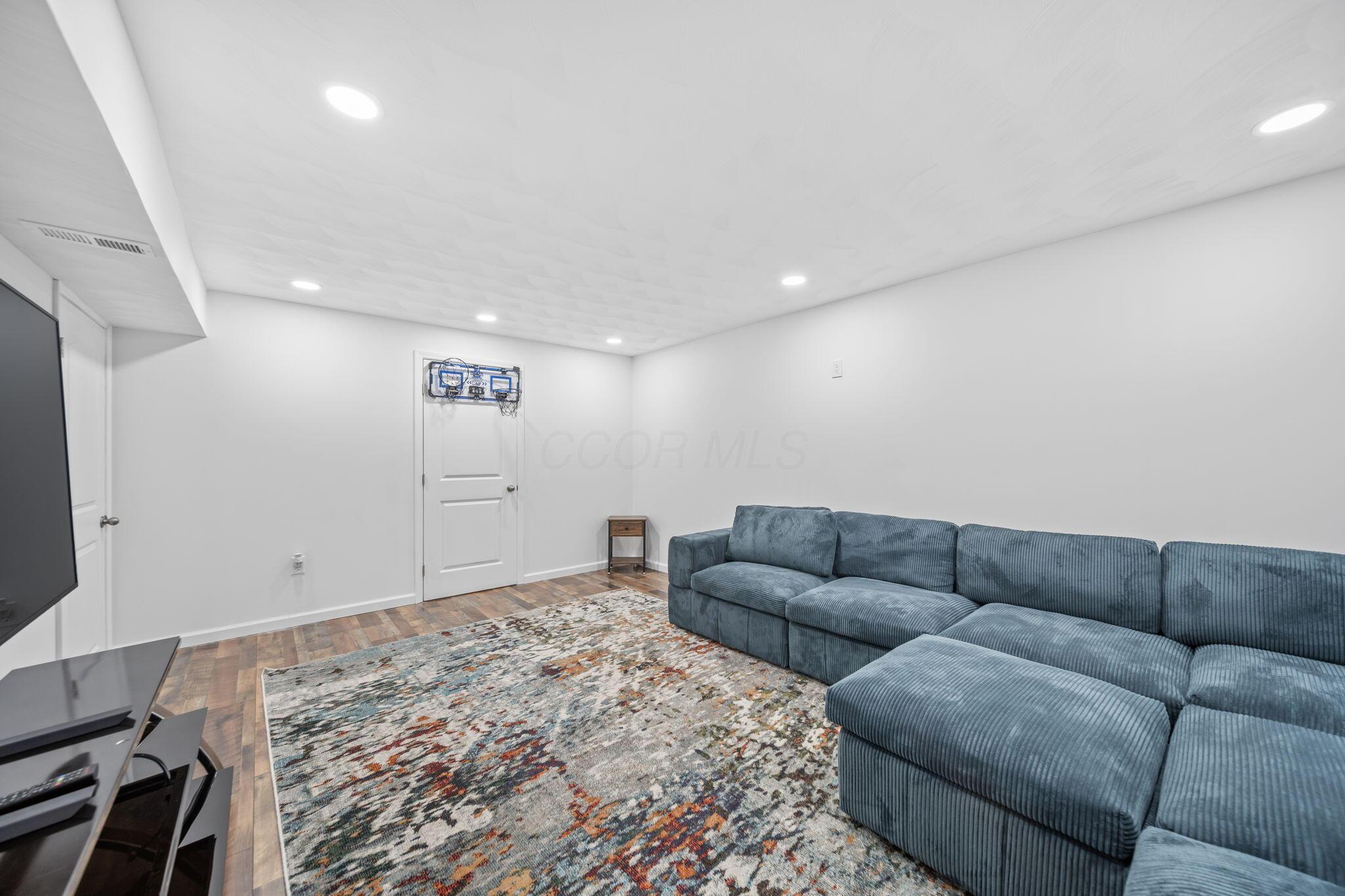 211 Sterndale Drive Property Photo 30