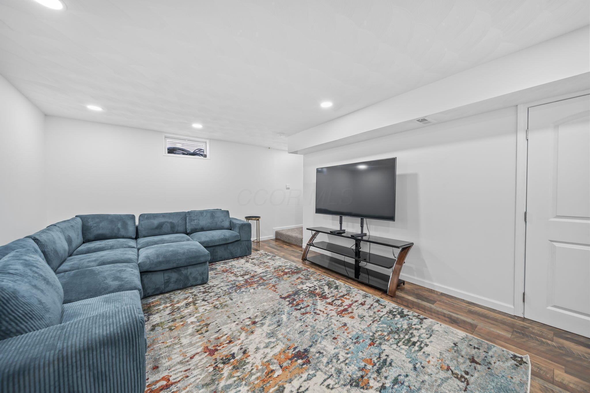 211 Sterndale Drive Property Photo 32
