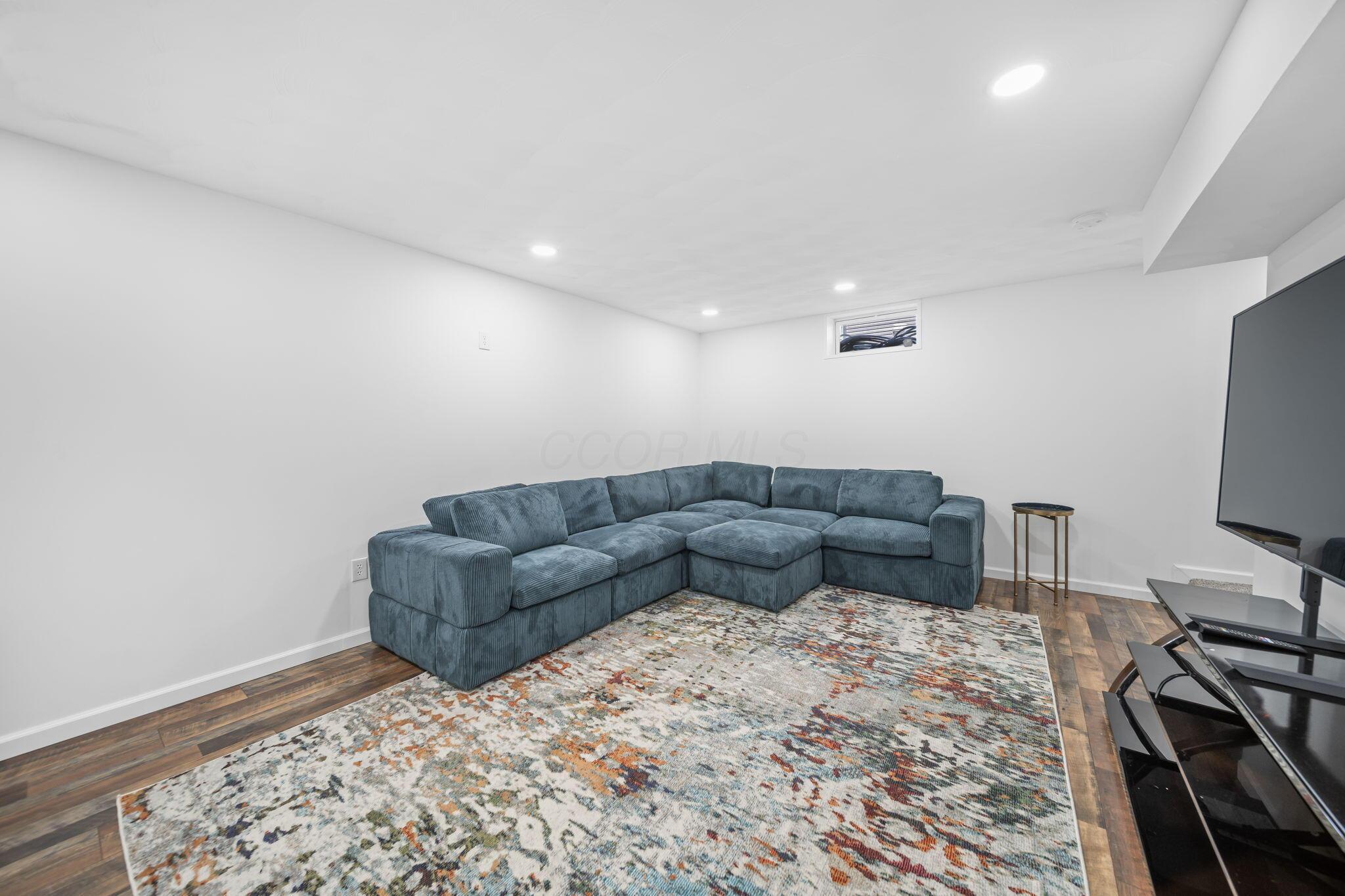 211 Sterndale Drive Property Photo 33