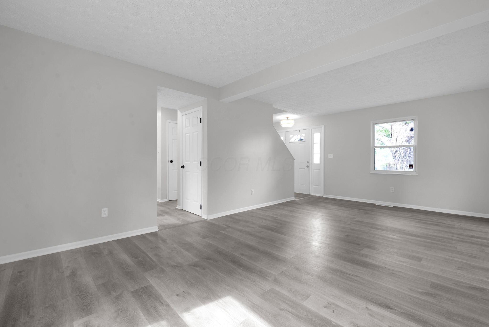 3302 Sundale Road Property Photo 4