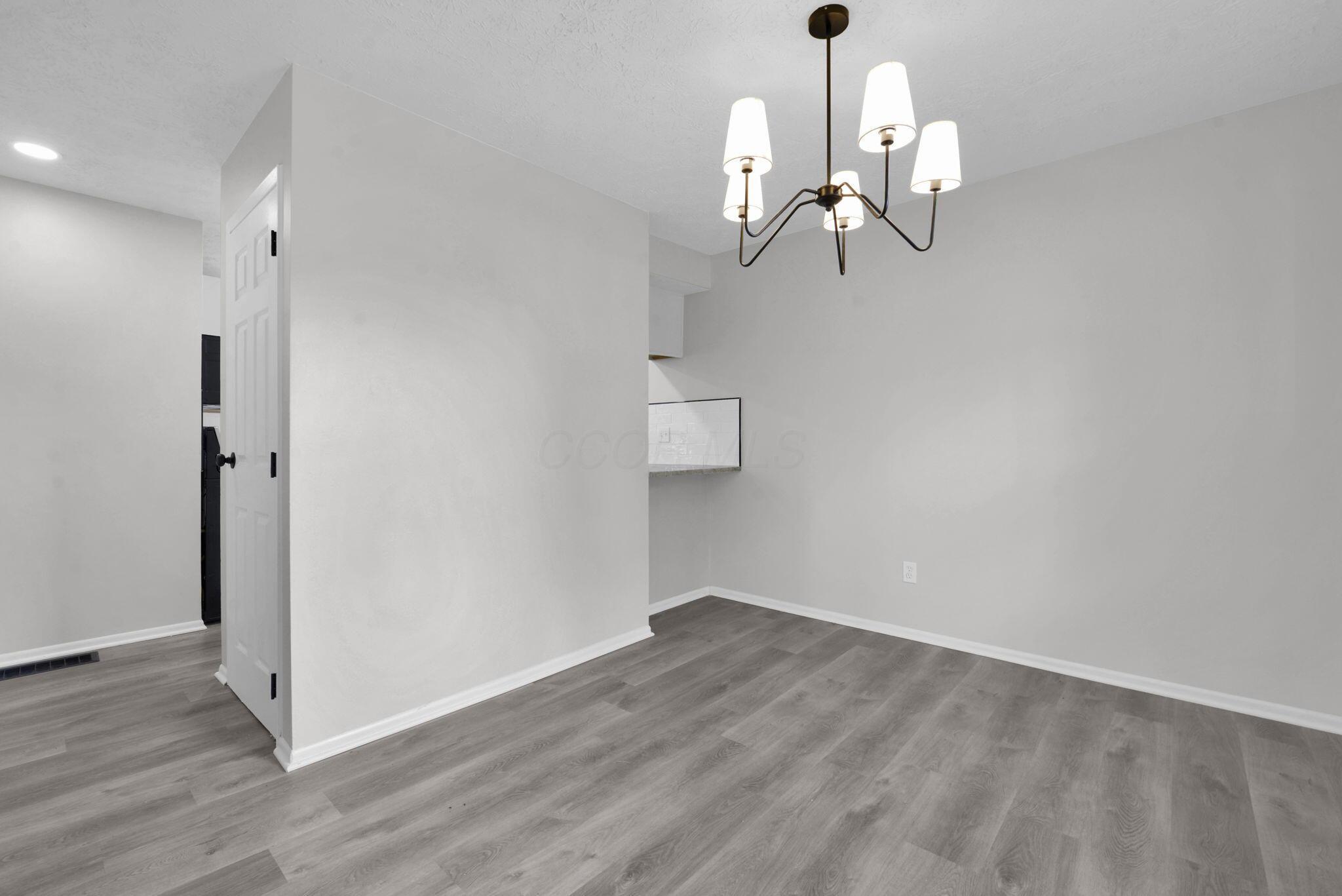 3302 Sundale Road Property Photo 5