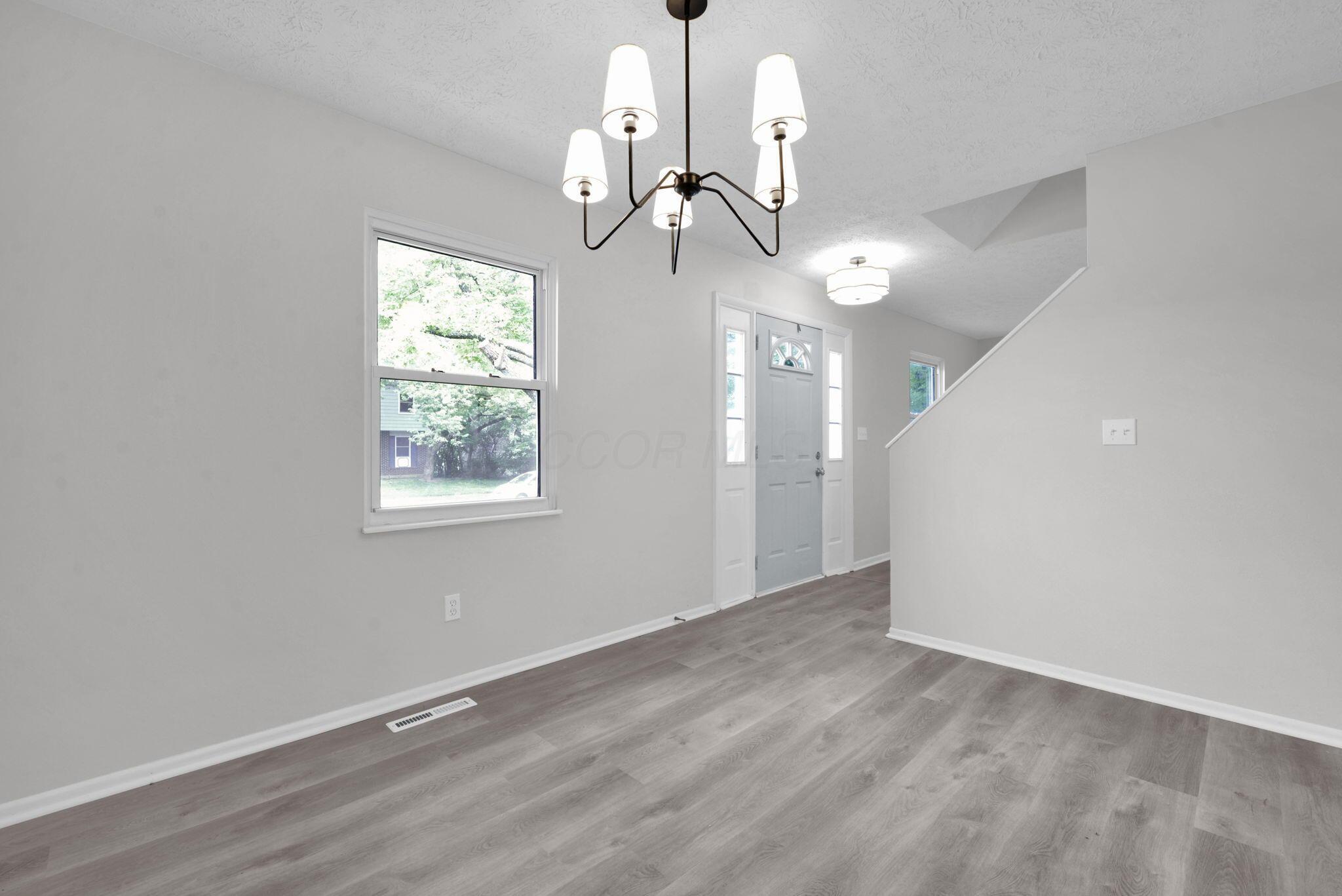 3302 Sundale Road Property Photo 6
