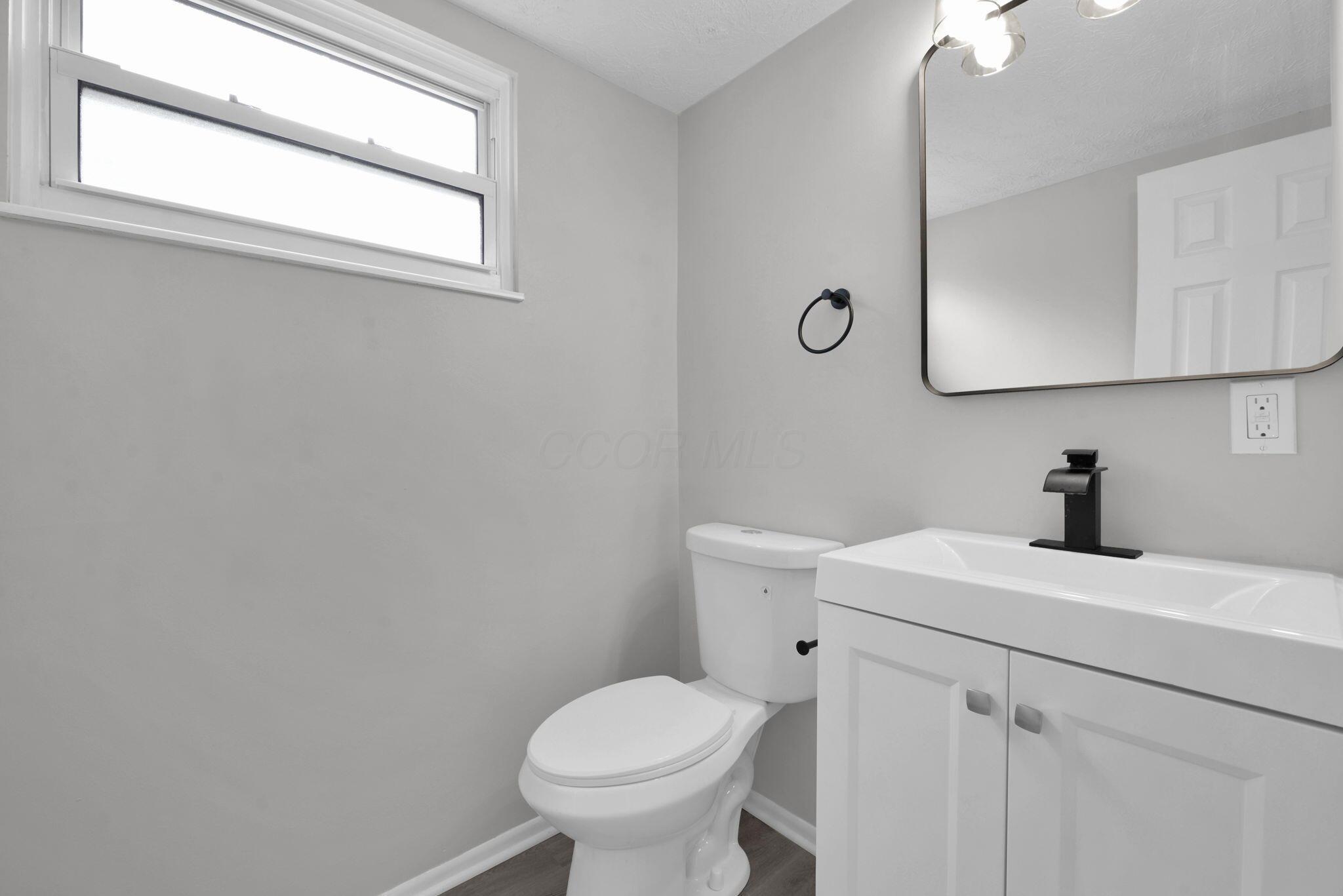 3302 Sundale Road Property Photo 9