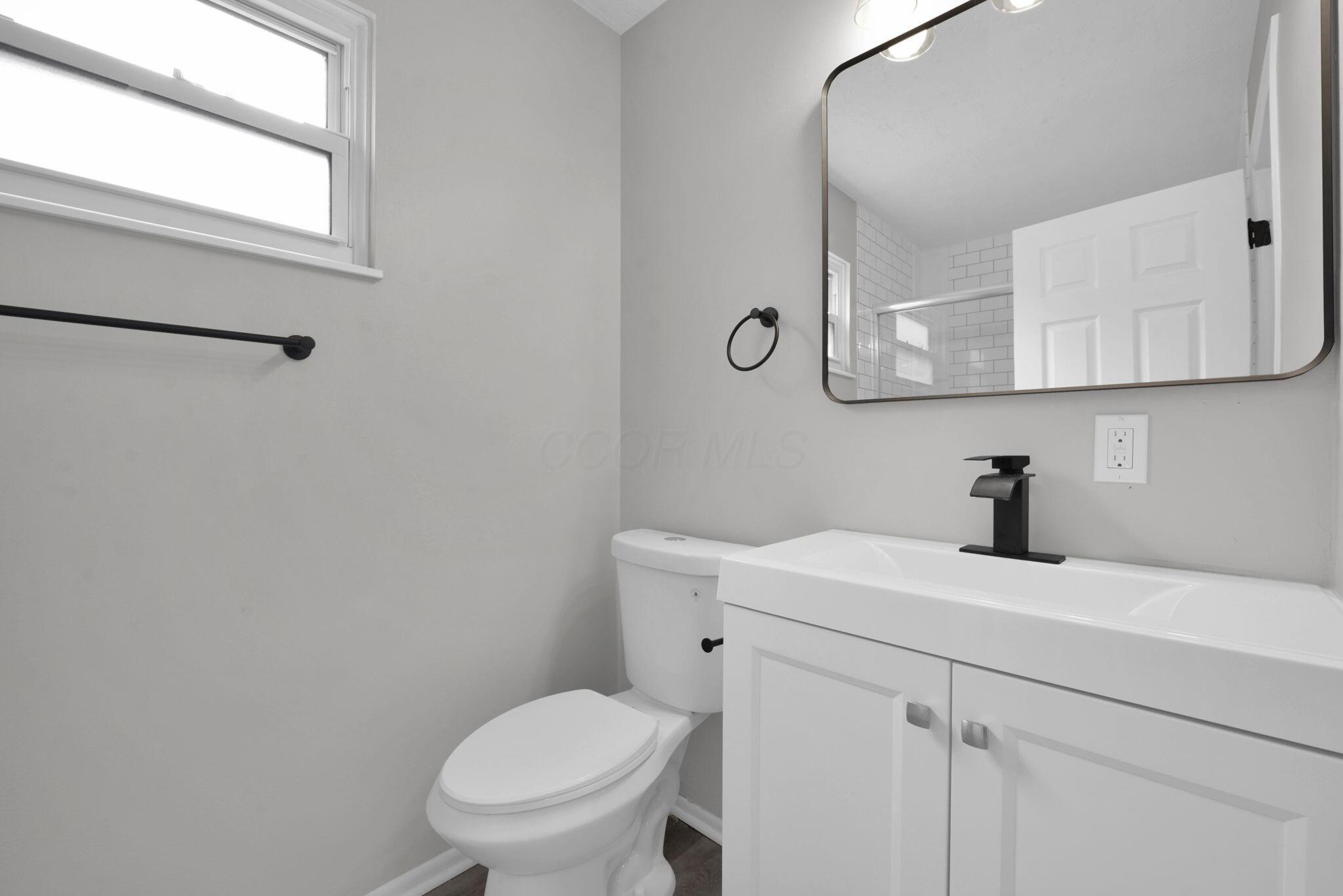 3302 Sundale Road Property Photo 14
