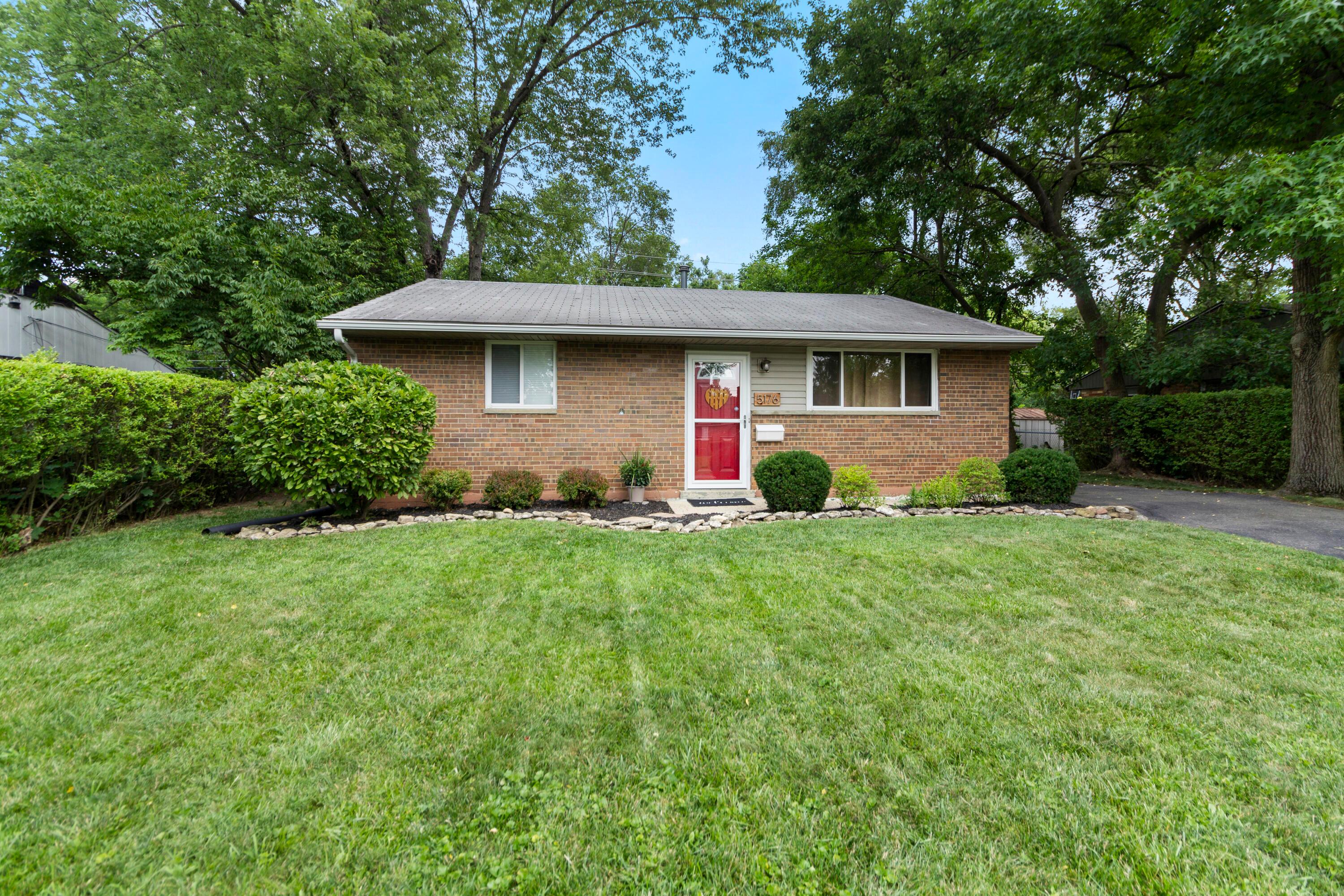 5176 Drivemere Road Property Photo 1