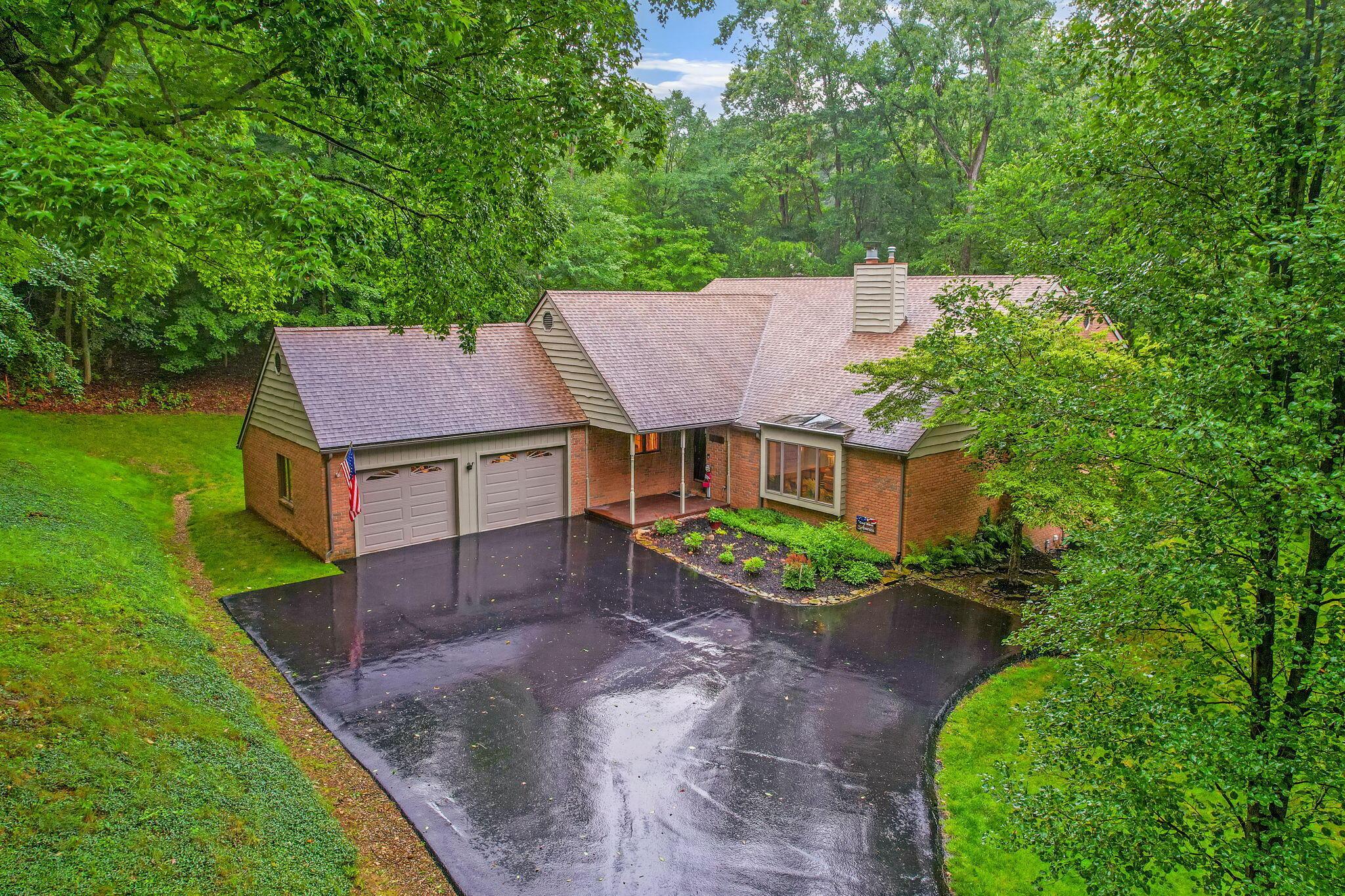 976 Hillside Drive Property Photo 1