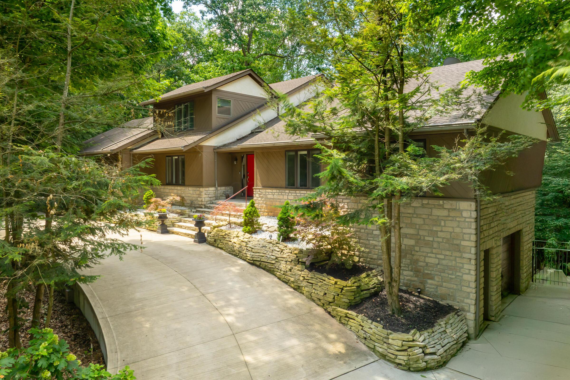 630 Woods Hollow Lane Property Photo 1