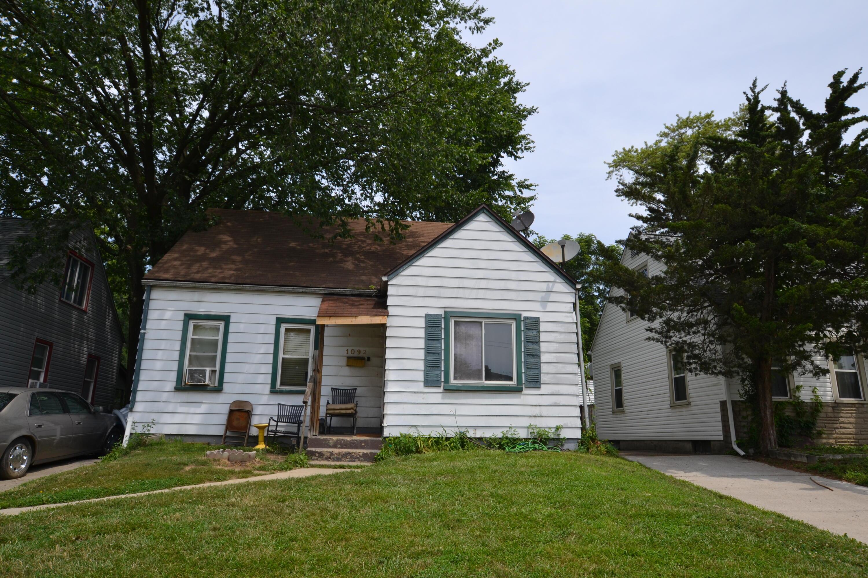 1092 Duxberry Avenue Property Photo 1