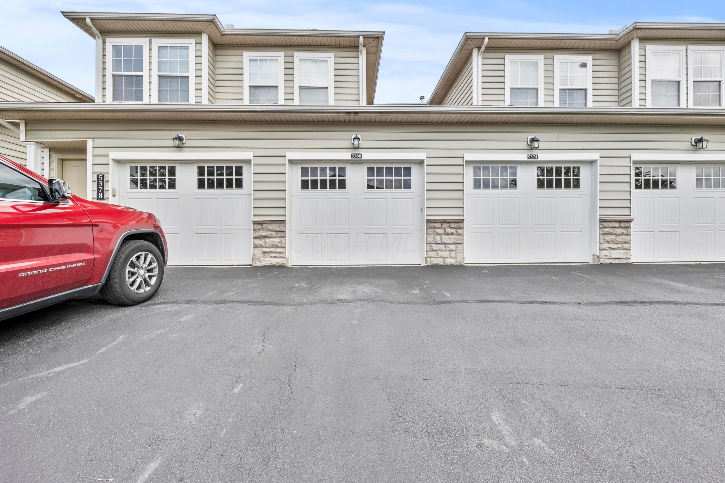5380 Nottinghamshire Lane Property Photo 1