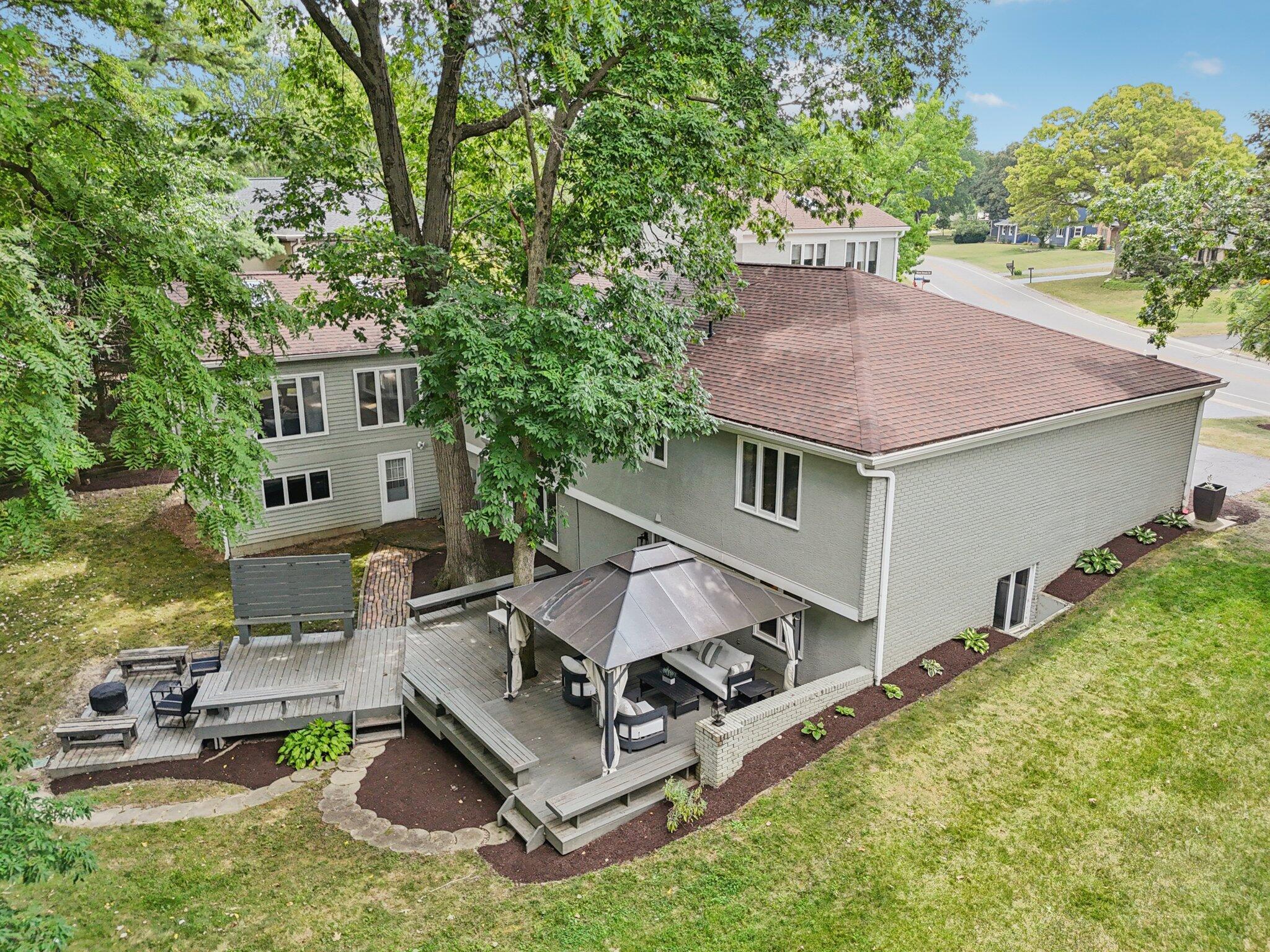 1240 Clubview Boulevard N Property Photo 1