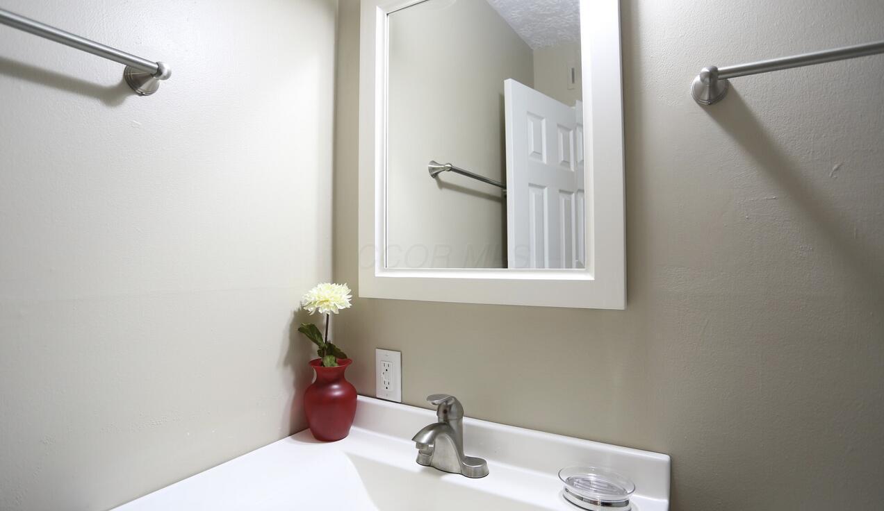 858 Kinnear Road Property Photo 6