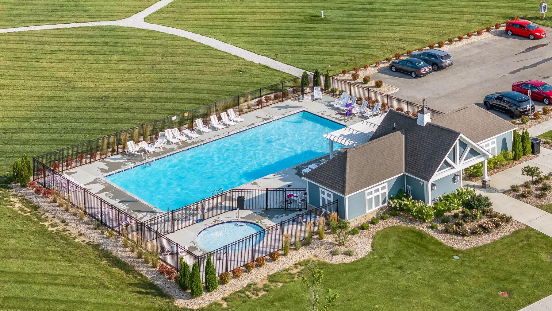 298 Mannaseh Drive W Property Photo 4