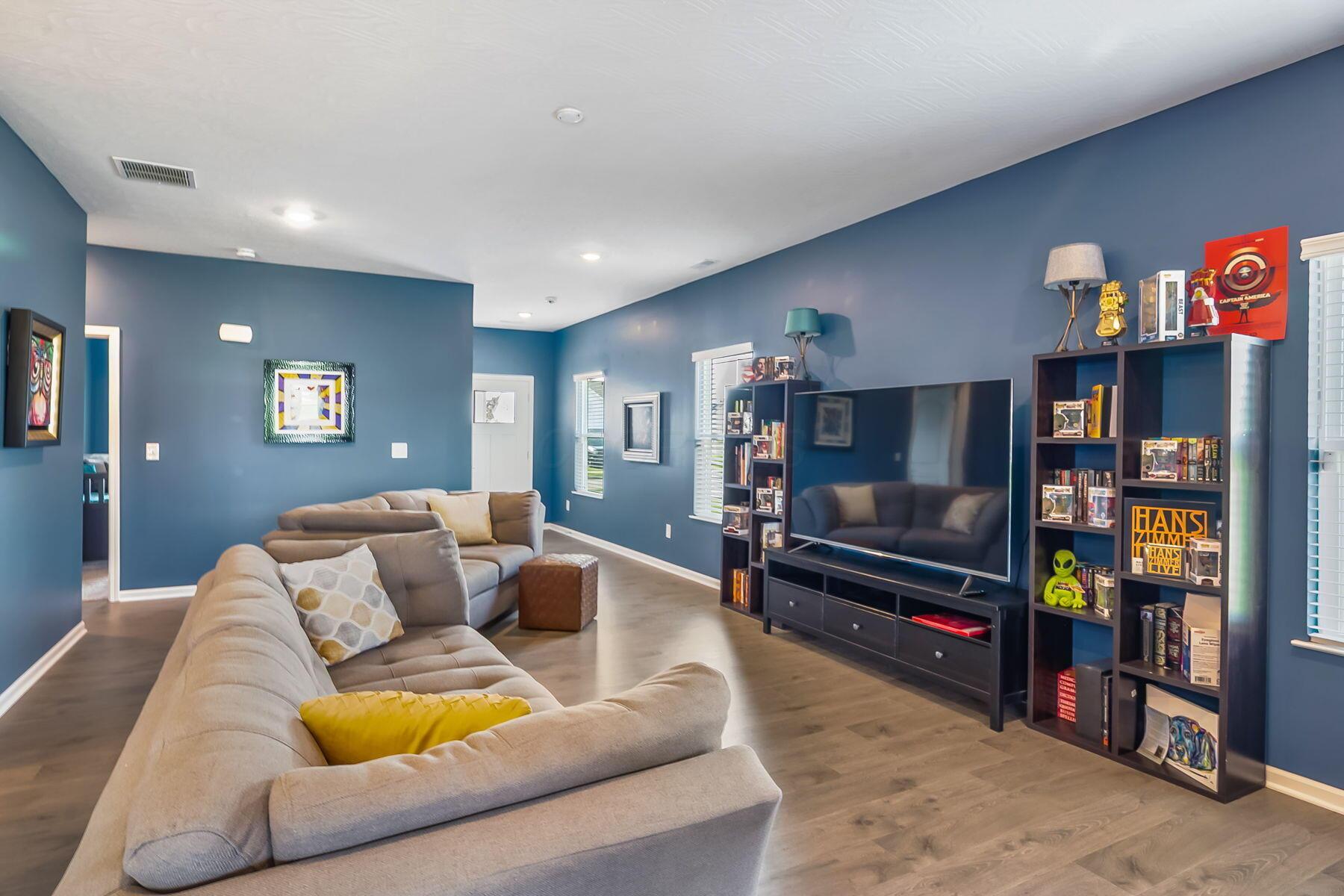 298 Mannaseh Drive W Property Photo 6