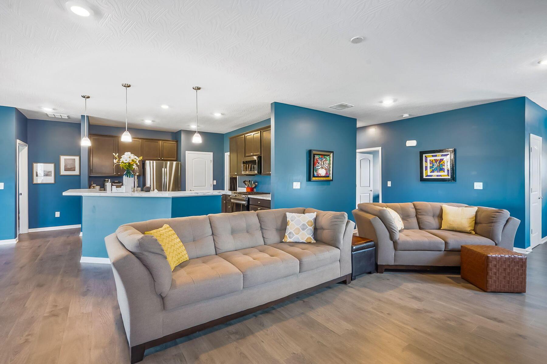 298 Mannaseh Drive W Property Photo 7