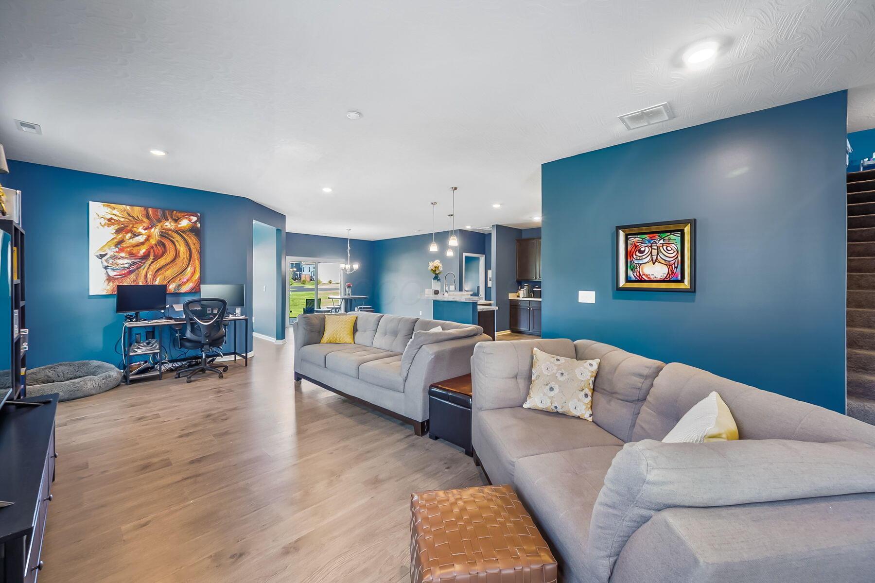 298 Mannaseh Drive W Property Photo 8