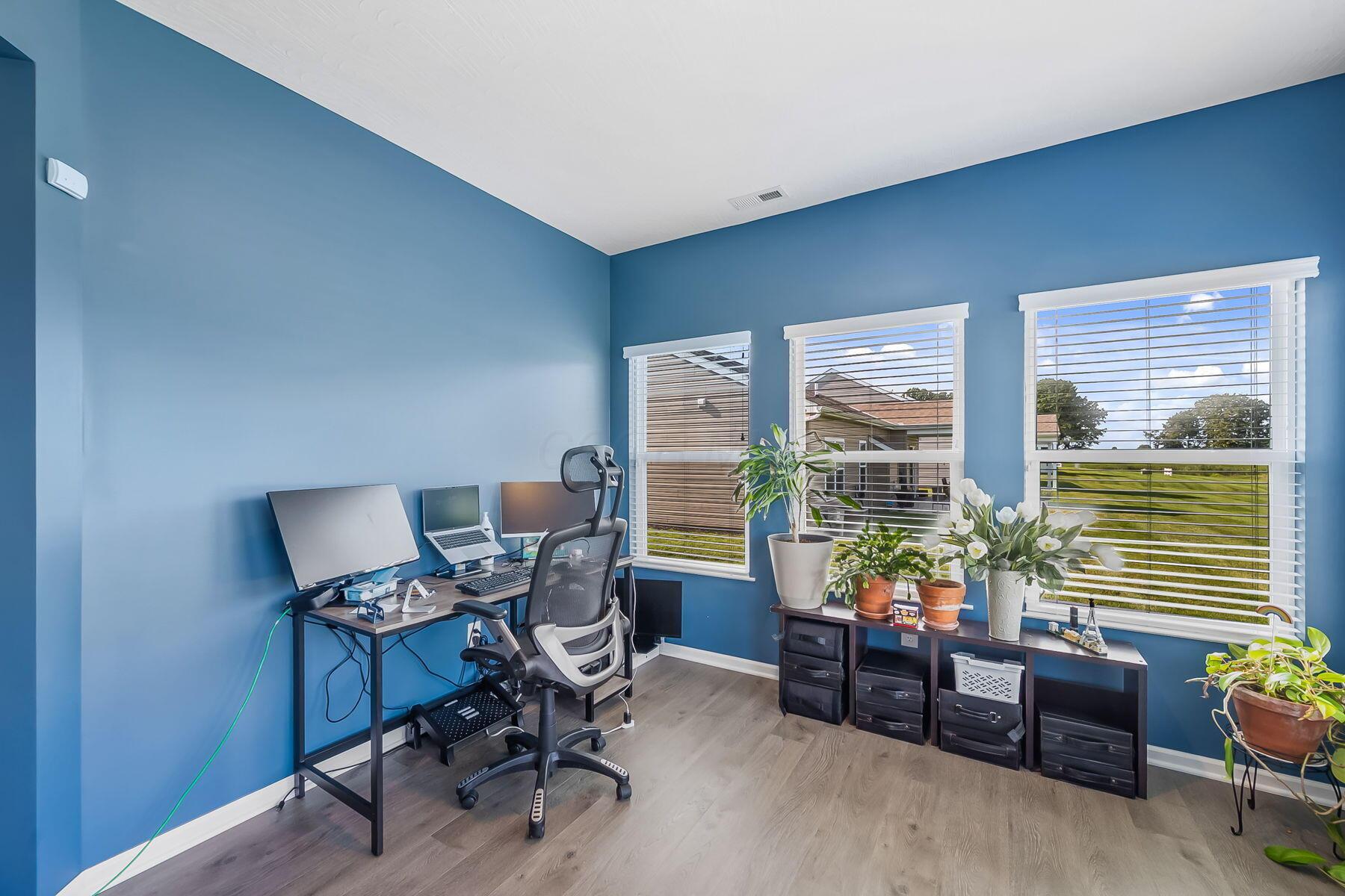 298 Mannaseh Drive W Property Photo 10