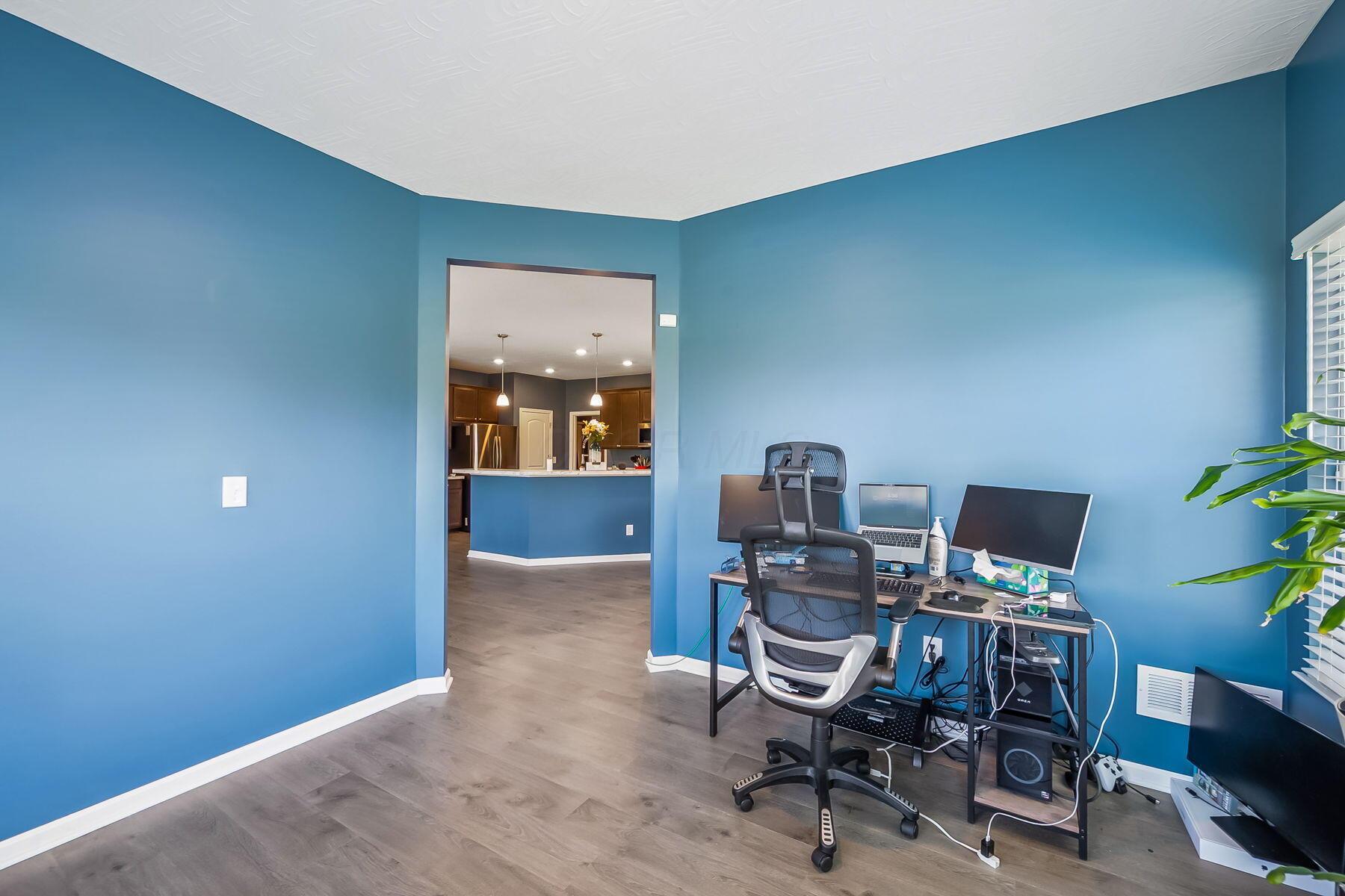 298 Mannaseh Drive W Property Photo 11