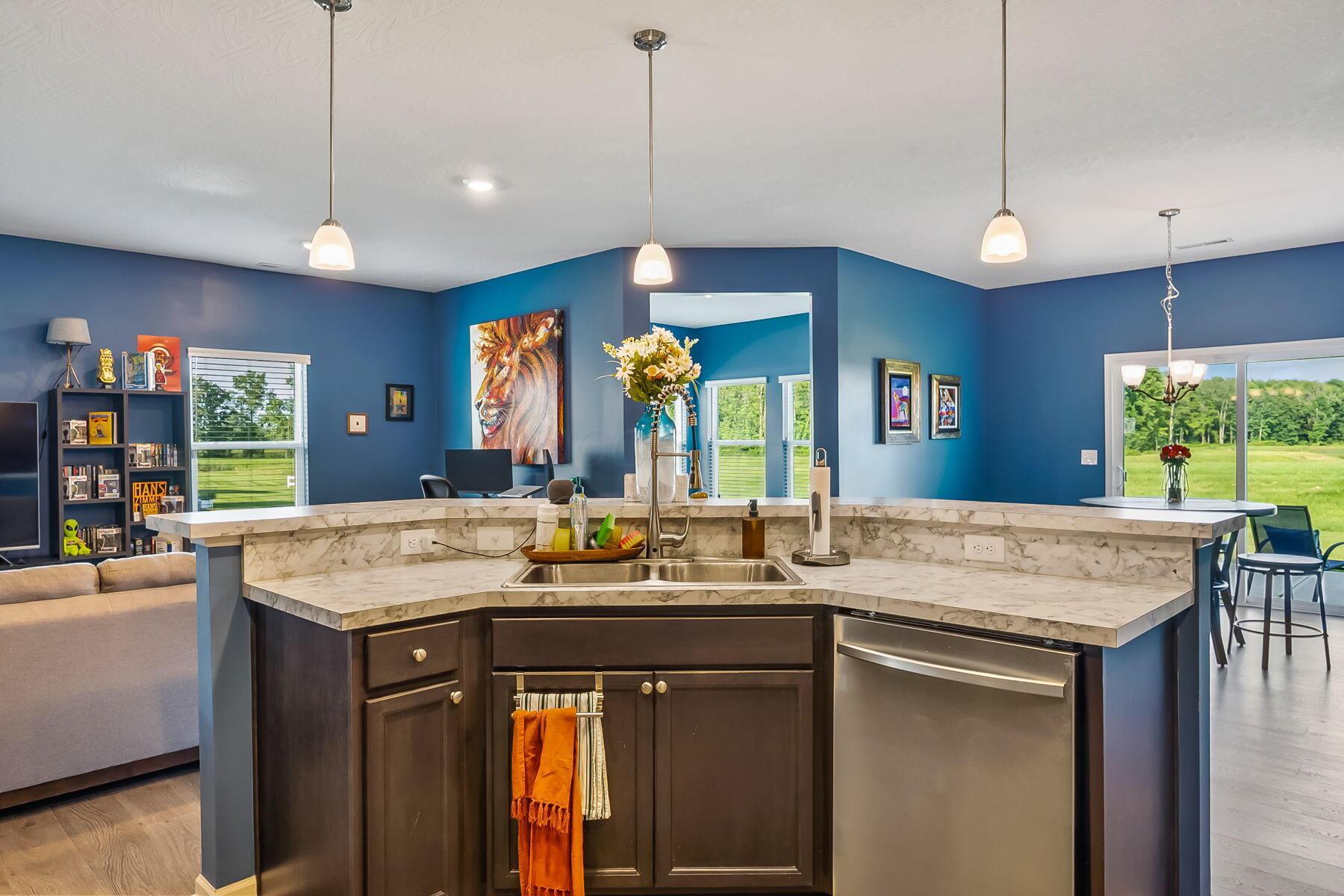 298 Mannaseh Drive W Property Photo 16