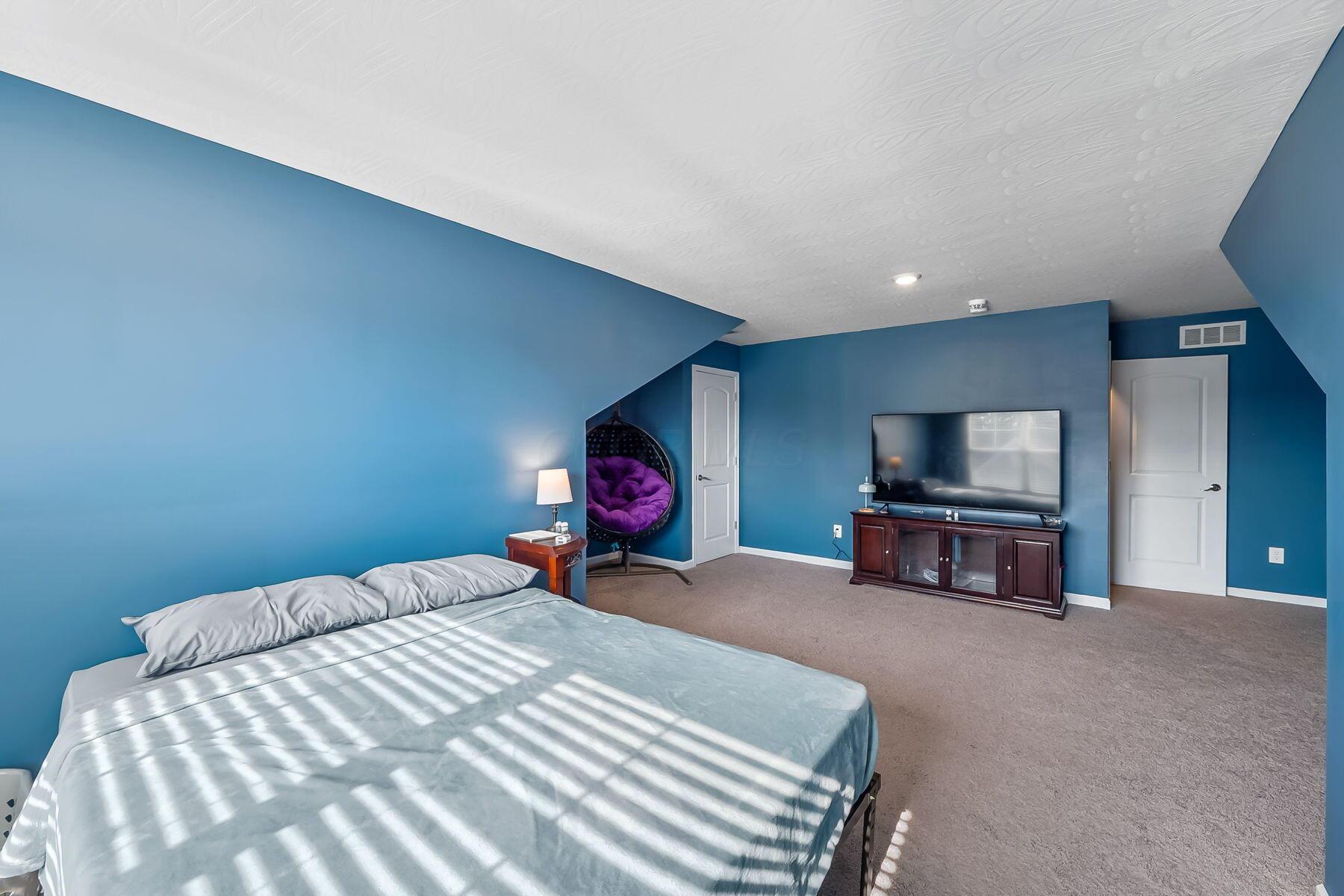 298 Mannaseh Drive W Property Photo 30