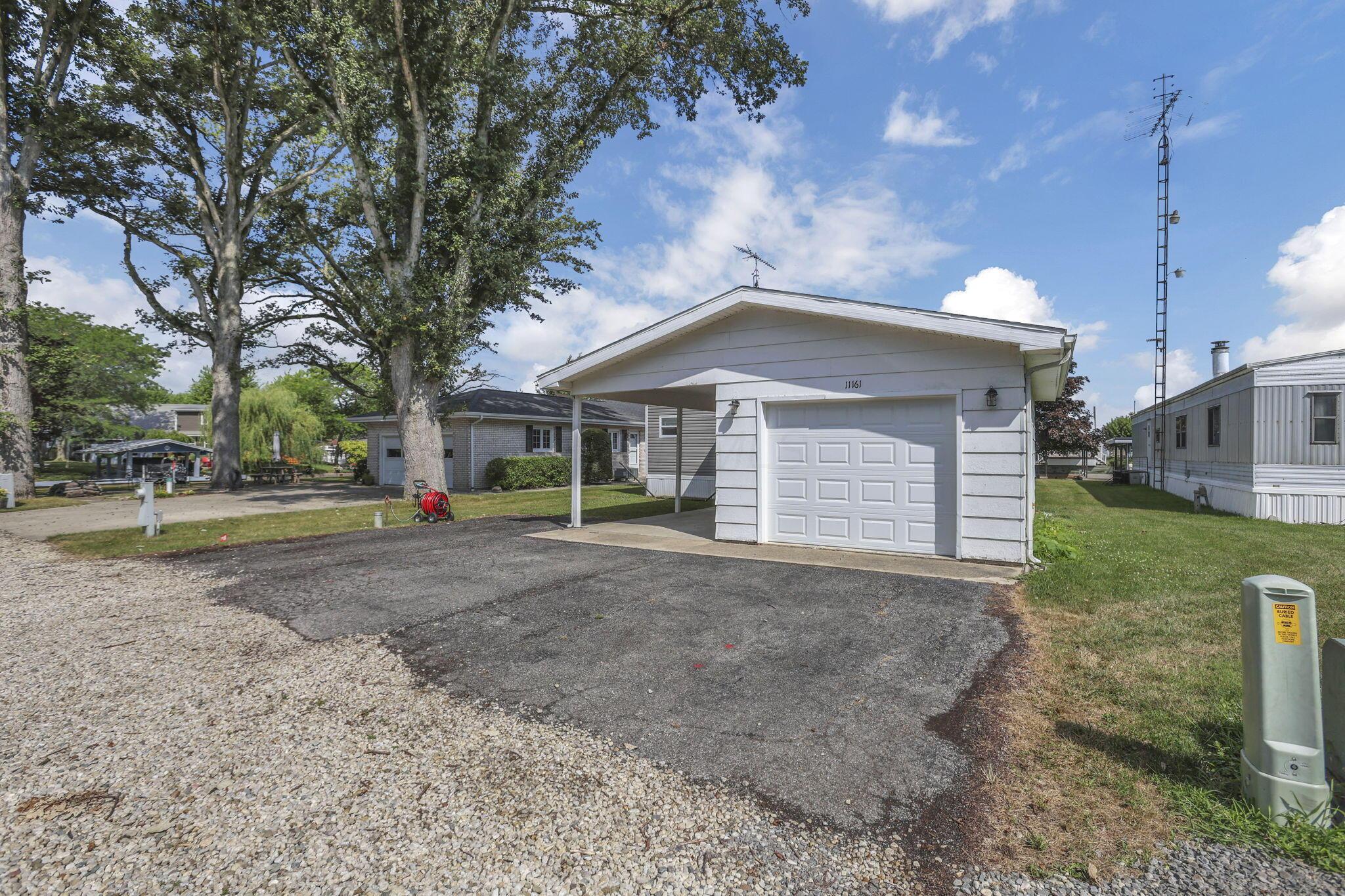 11161 Macalpine Way Property Photo 4