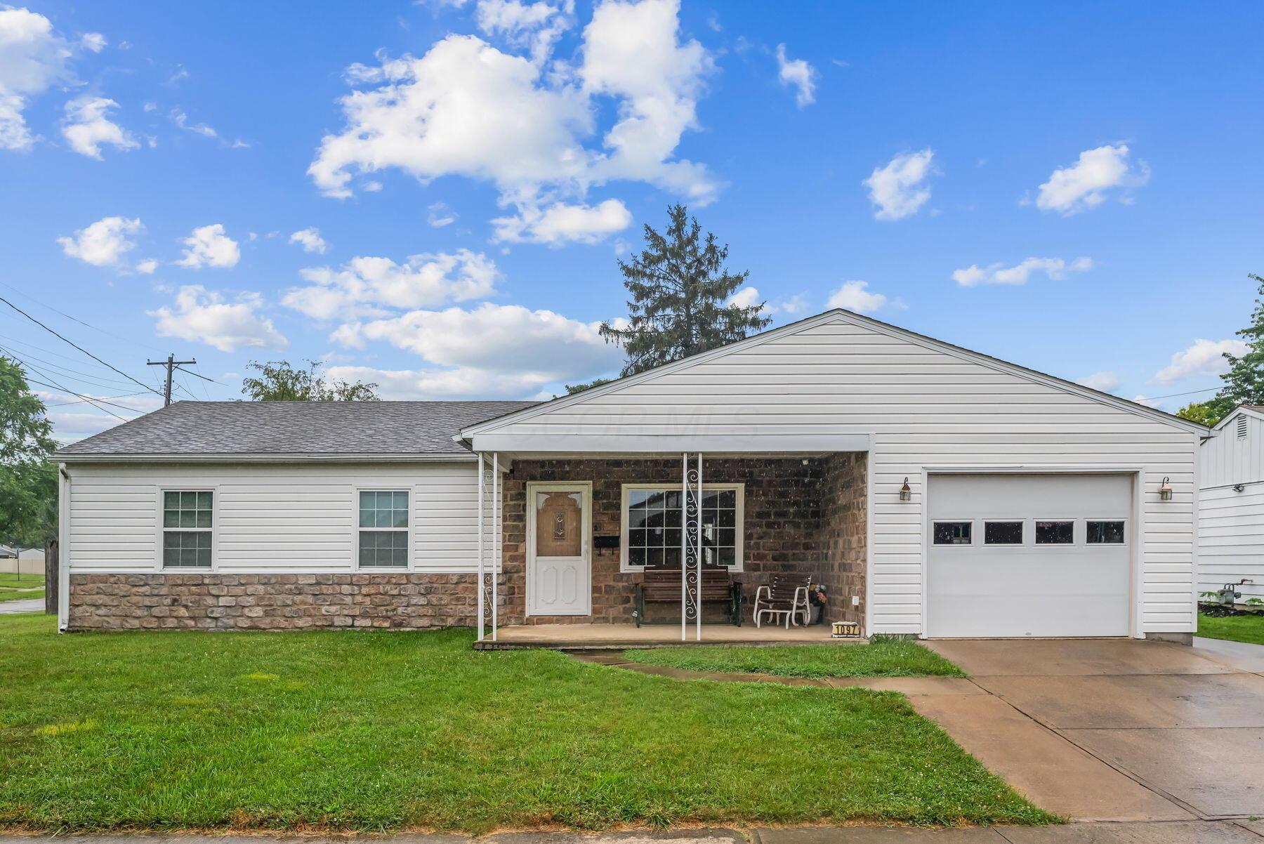 1097 Richmond Avenue Property Photo 1