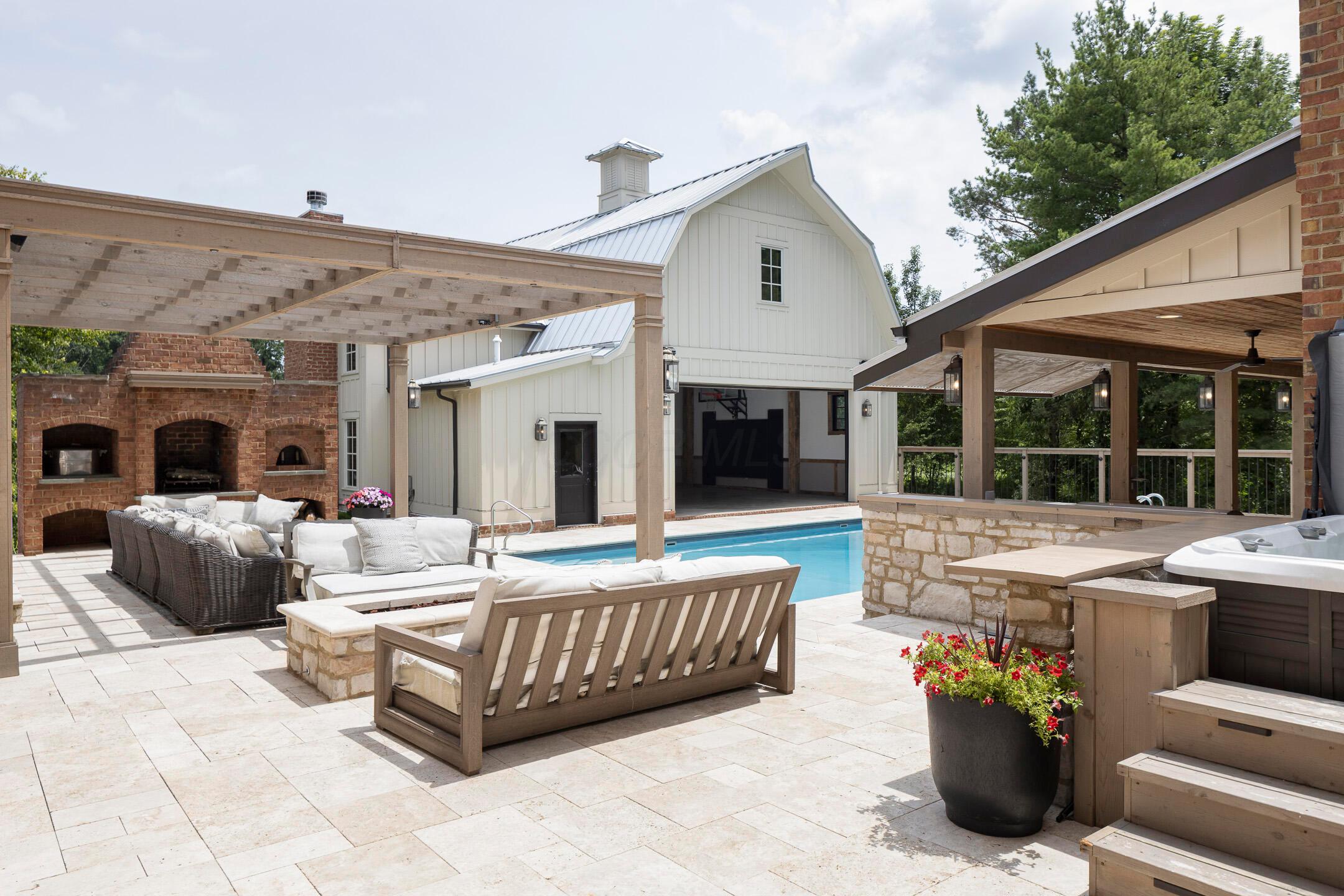 7747 Sutton Place Property Photo 1