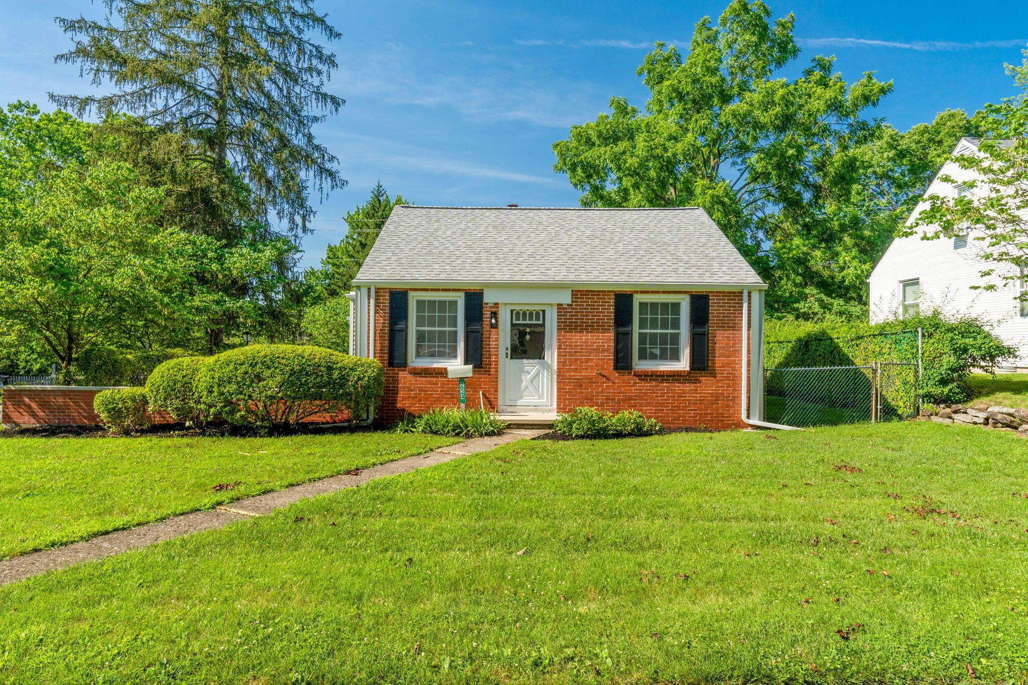 254 E Selby Boulevard Property Photo 1
