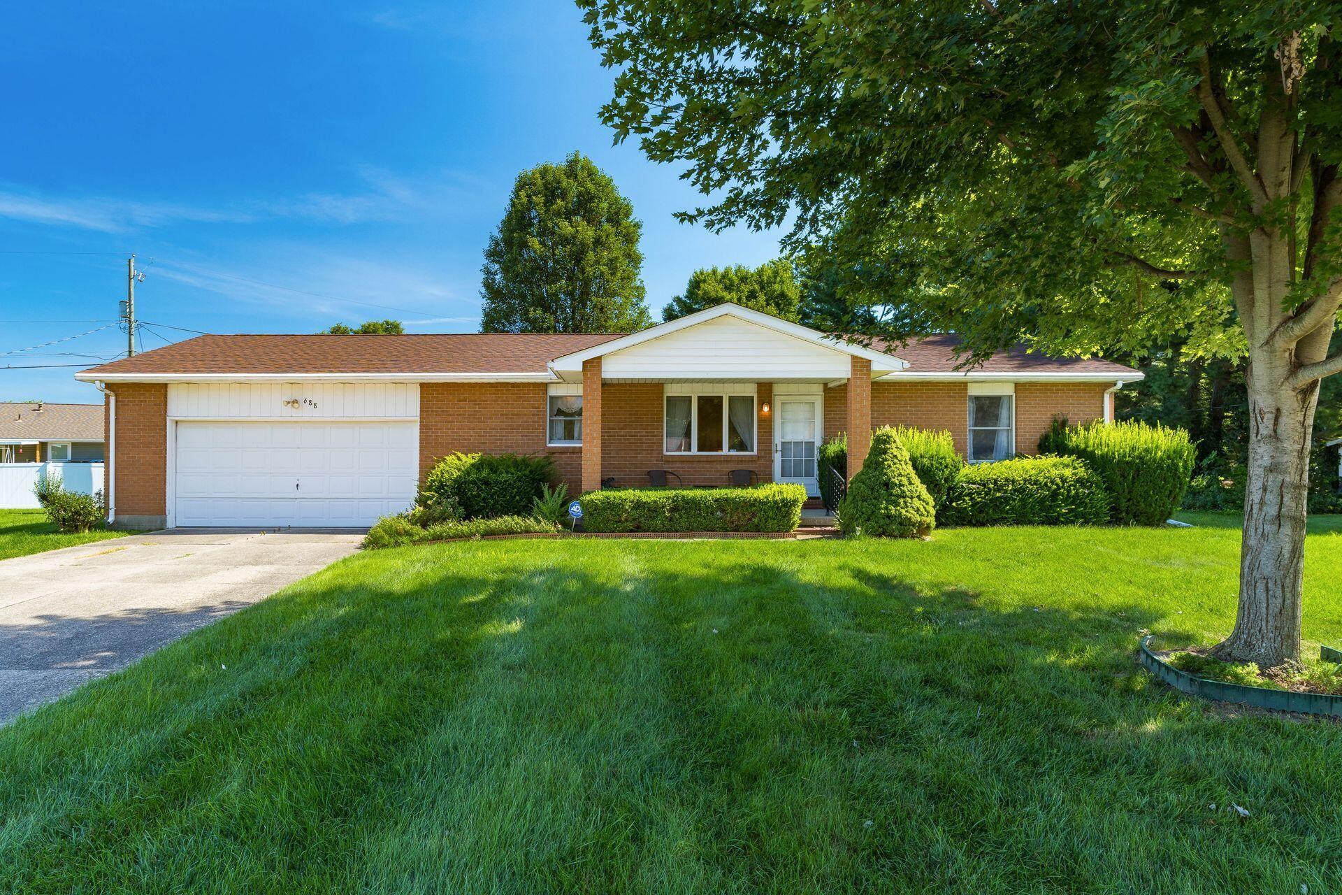 688 Earliglow Court Property Photo 1