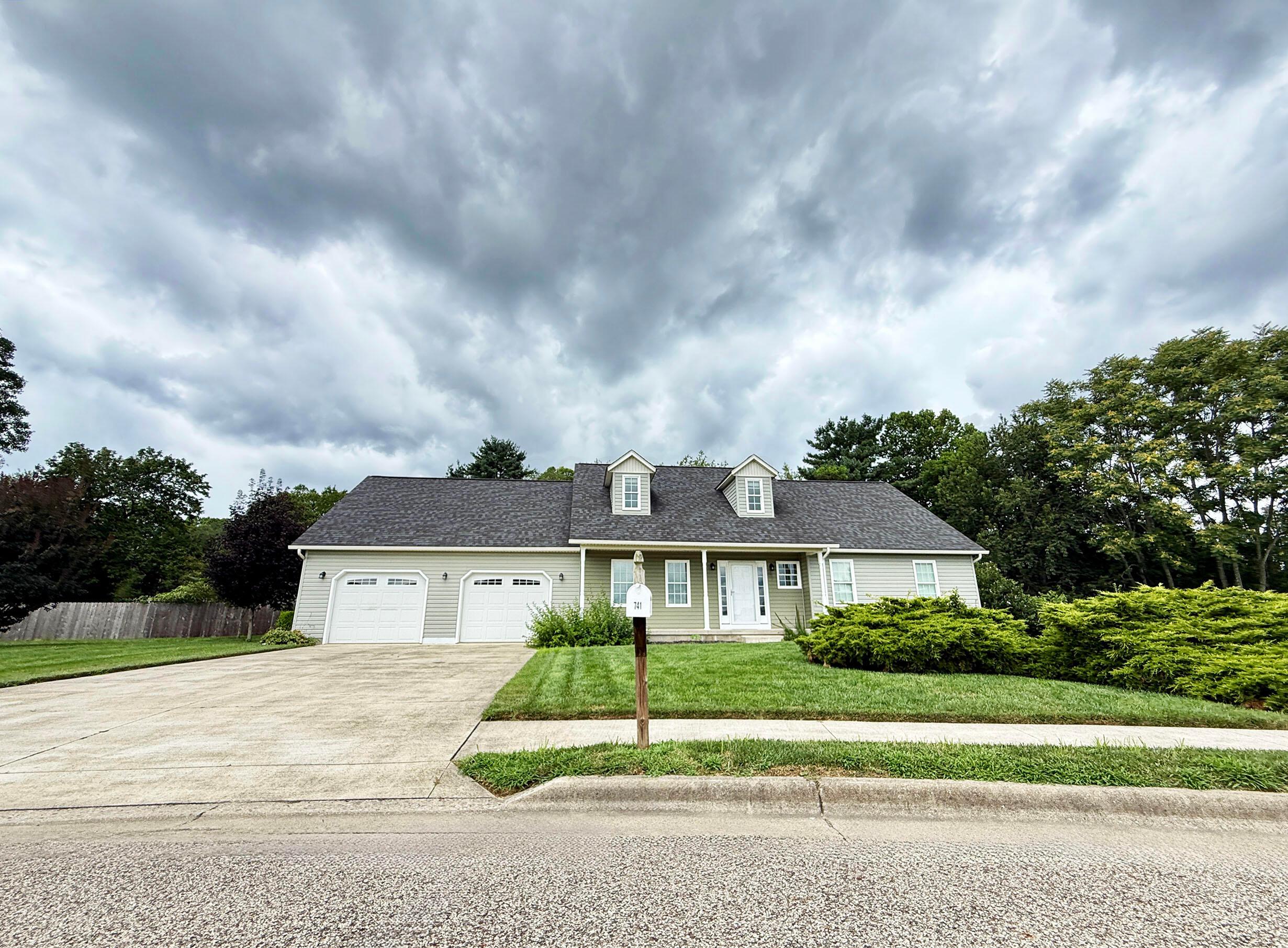 741 Huntley Avenue Property Photo 1