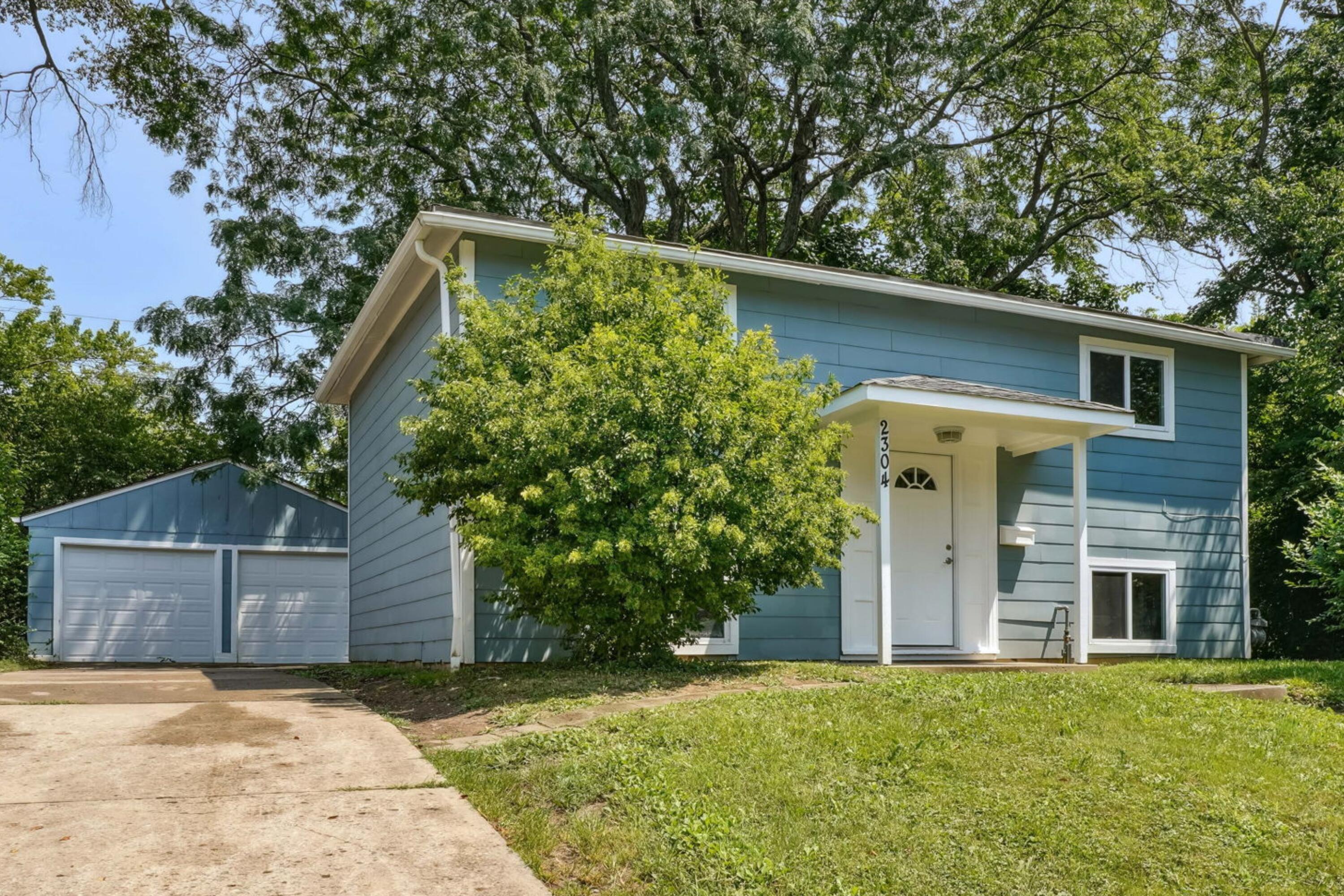 2304 Woodland Avenue Property Photo 1