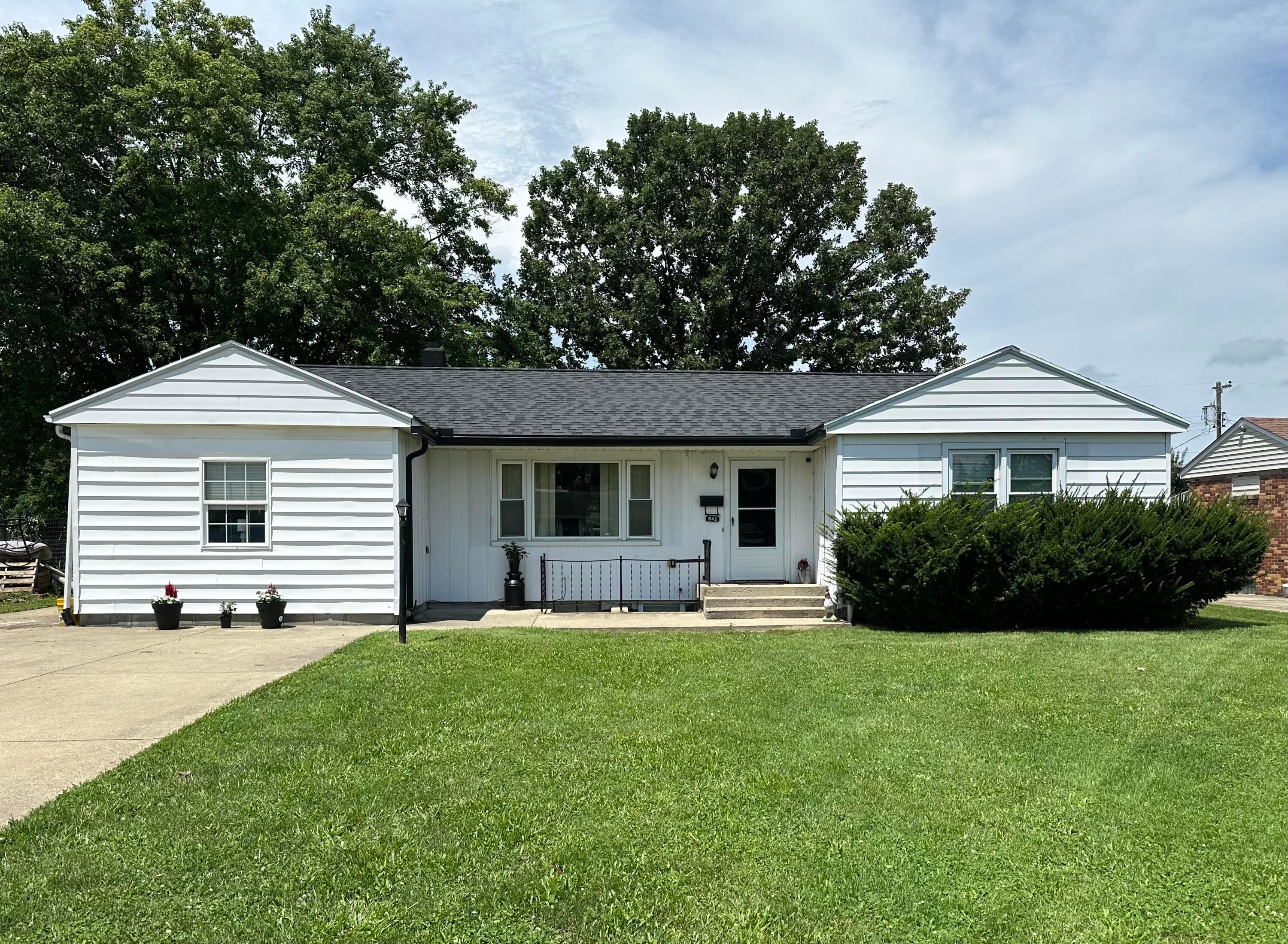 842 Lincoln Drive Property Photo 1