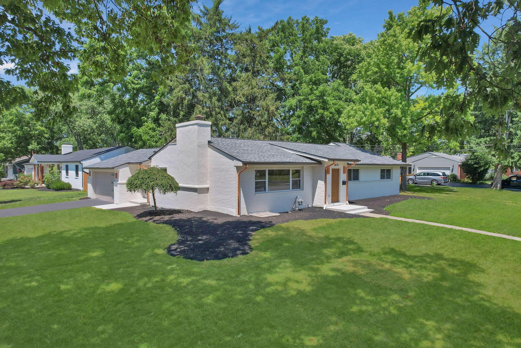 3675 Mountview Road Property Photo 1