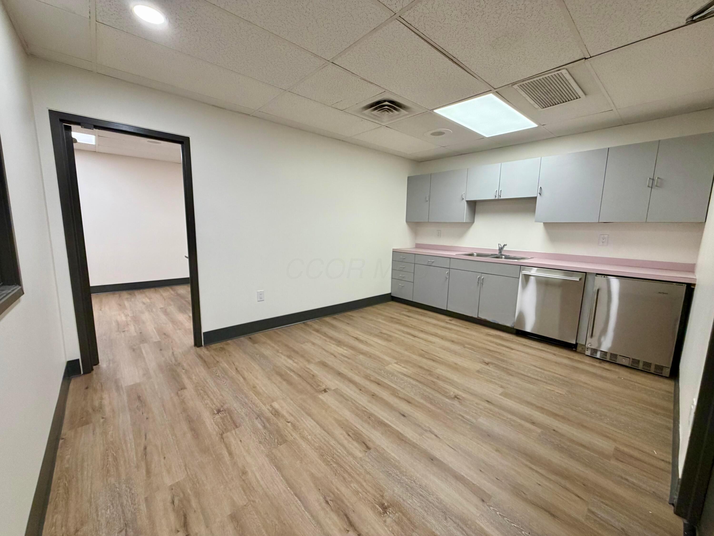 1000 E Broad Street, 203 Property Photo 8