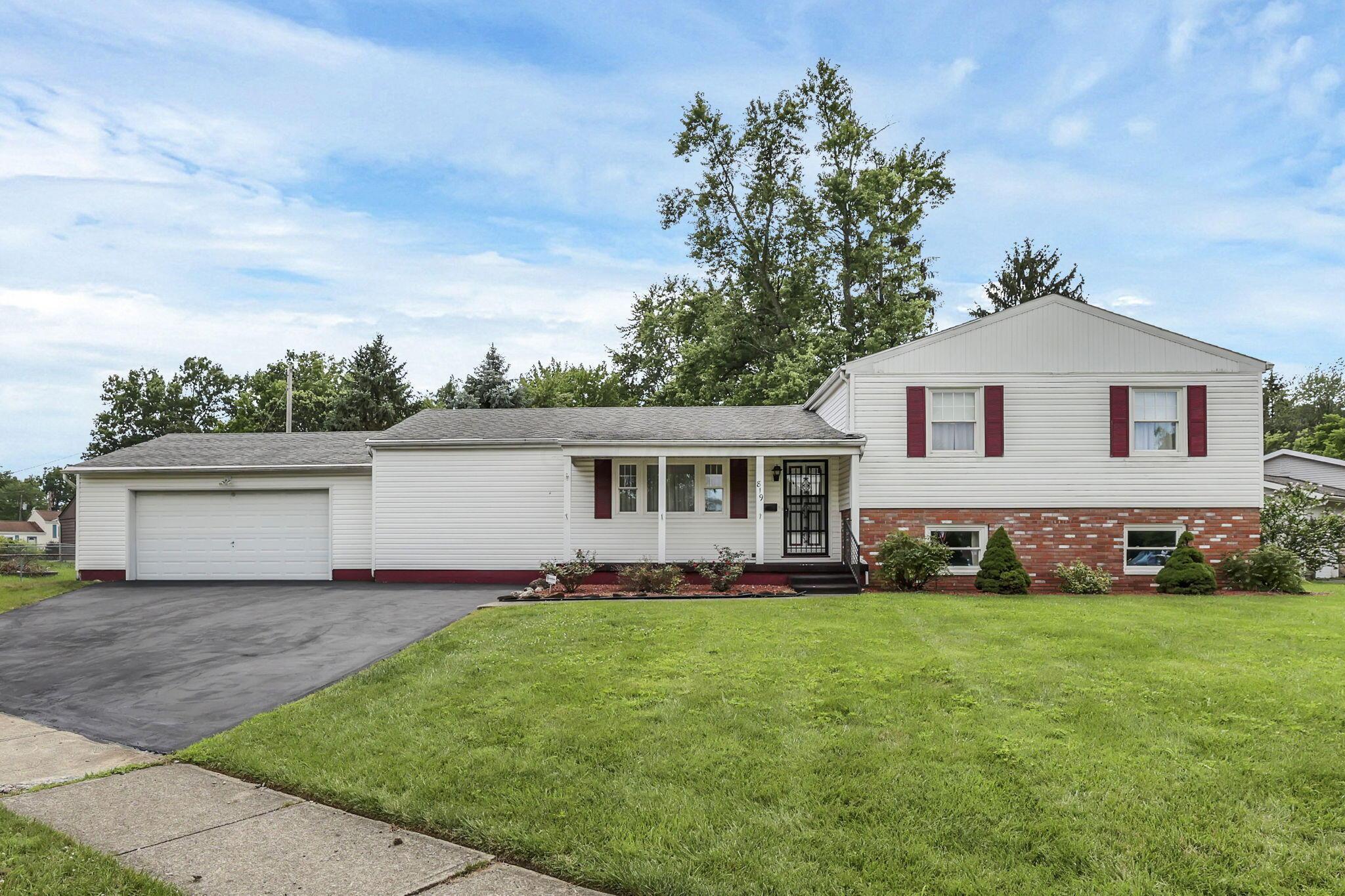 819 Hunt Valley Drive Property Photo 1