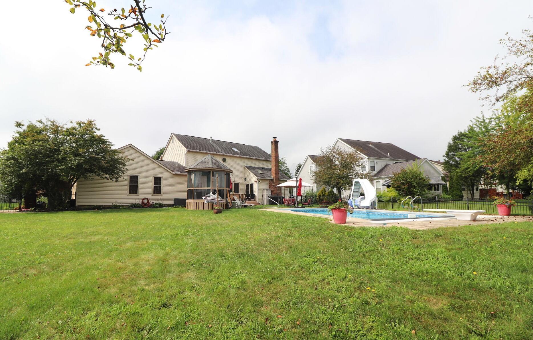 6430 Rossmore Lane Property Photo 8