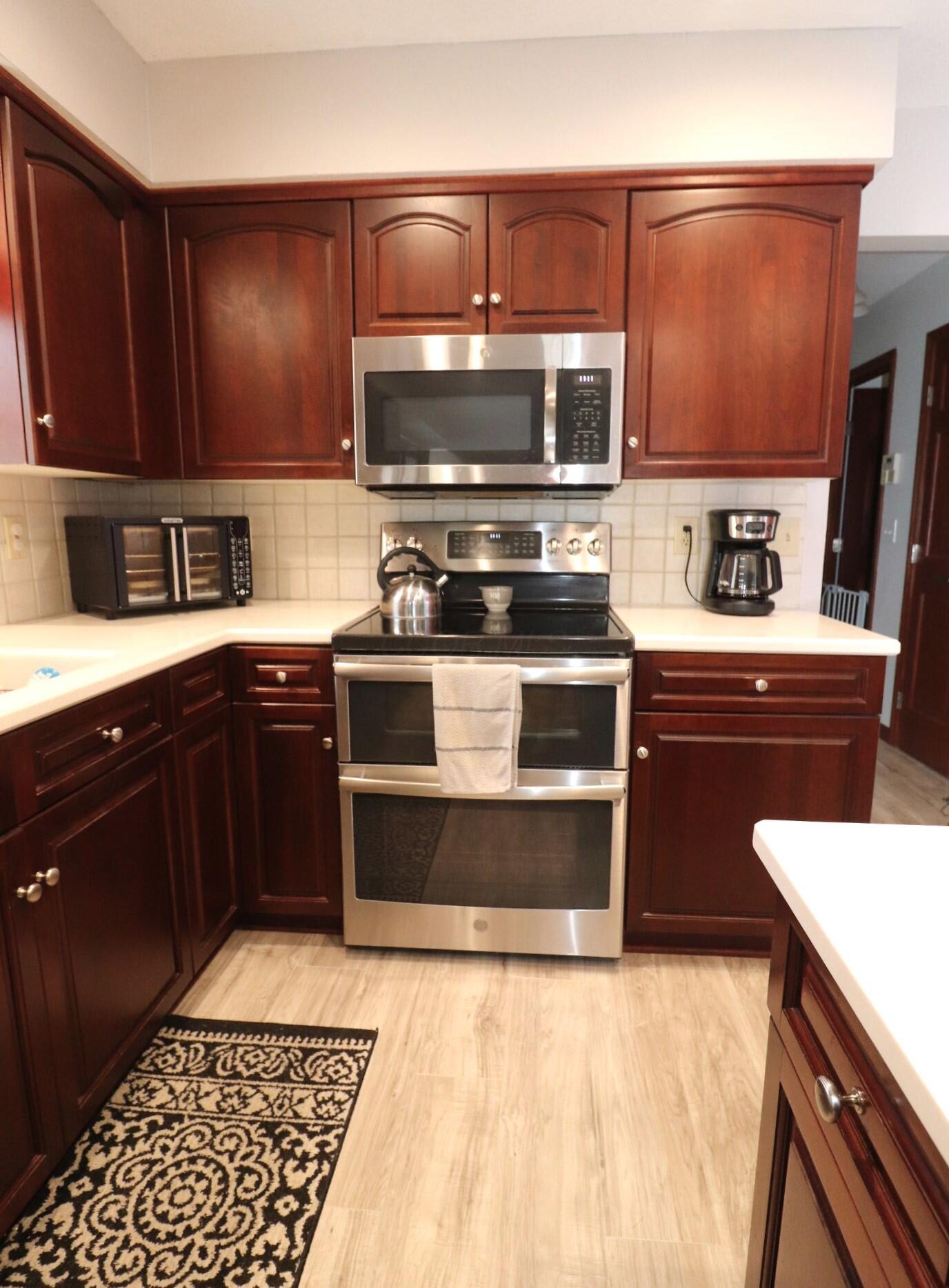 6430 Rossmore Lane Property Photo 18