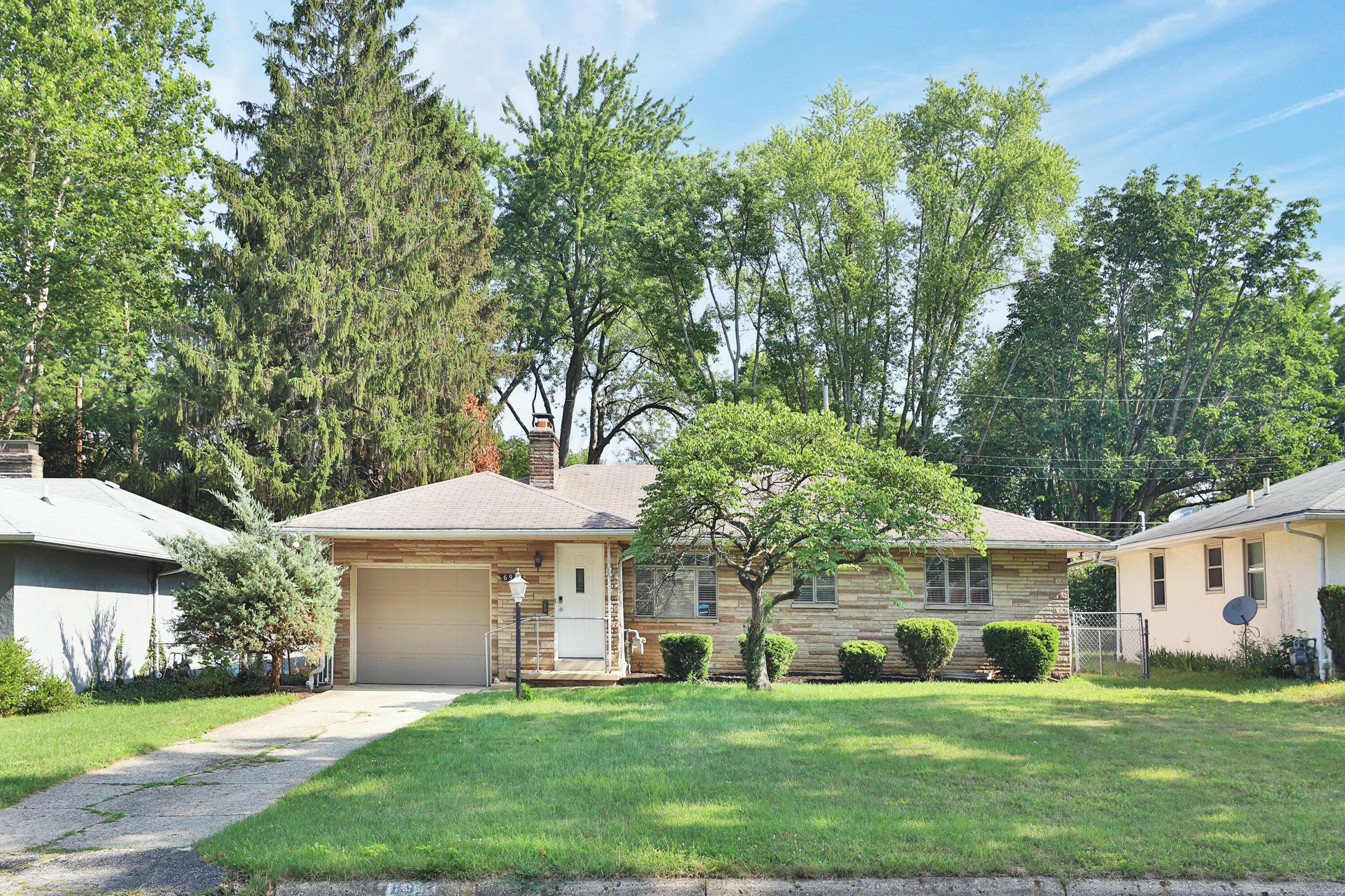 696 E Schreyer Place Property Photo 1