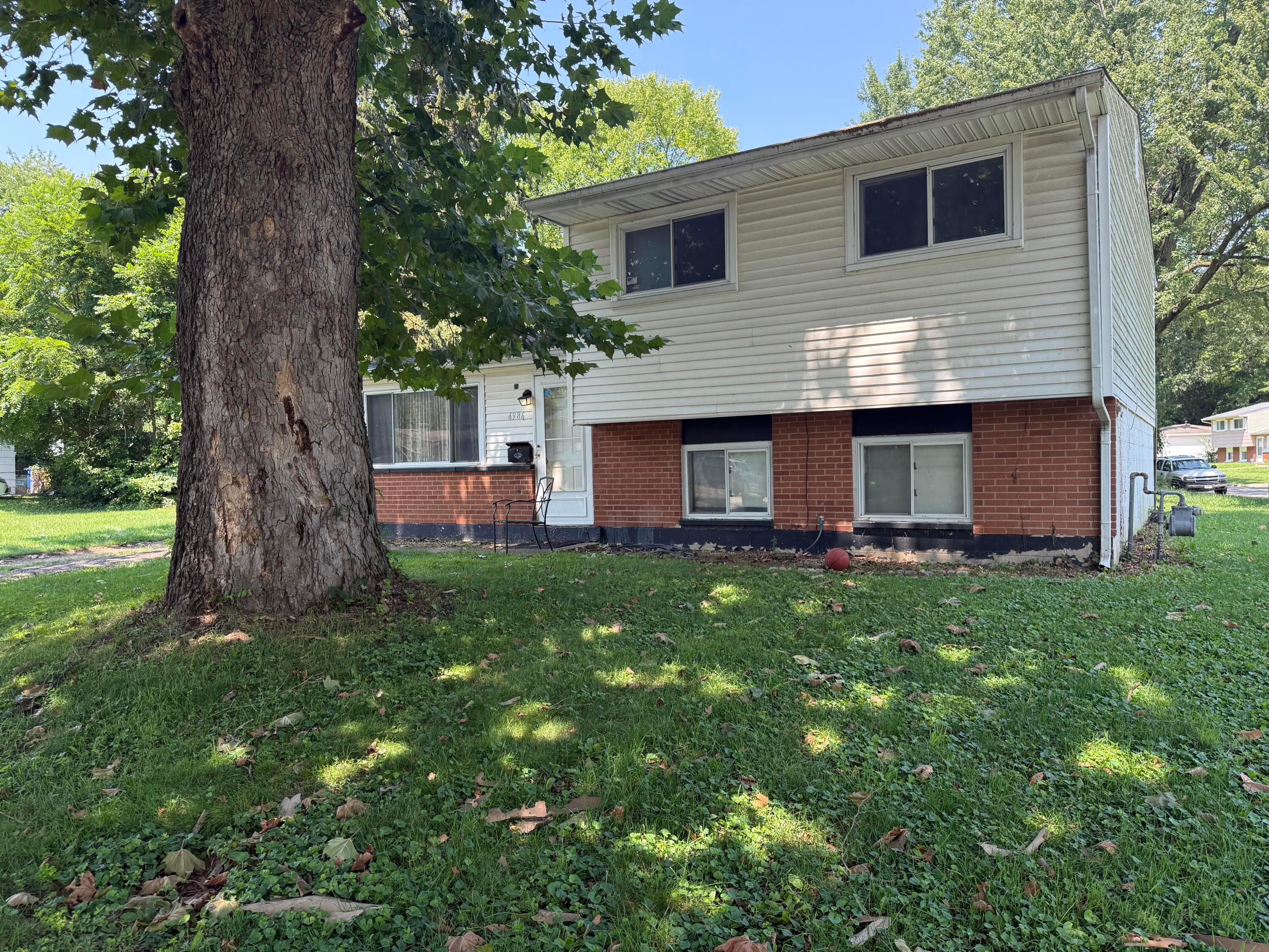 4986 Majestic Drive E Property Photo 1