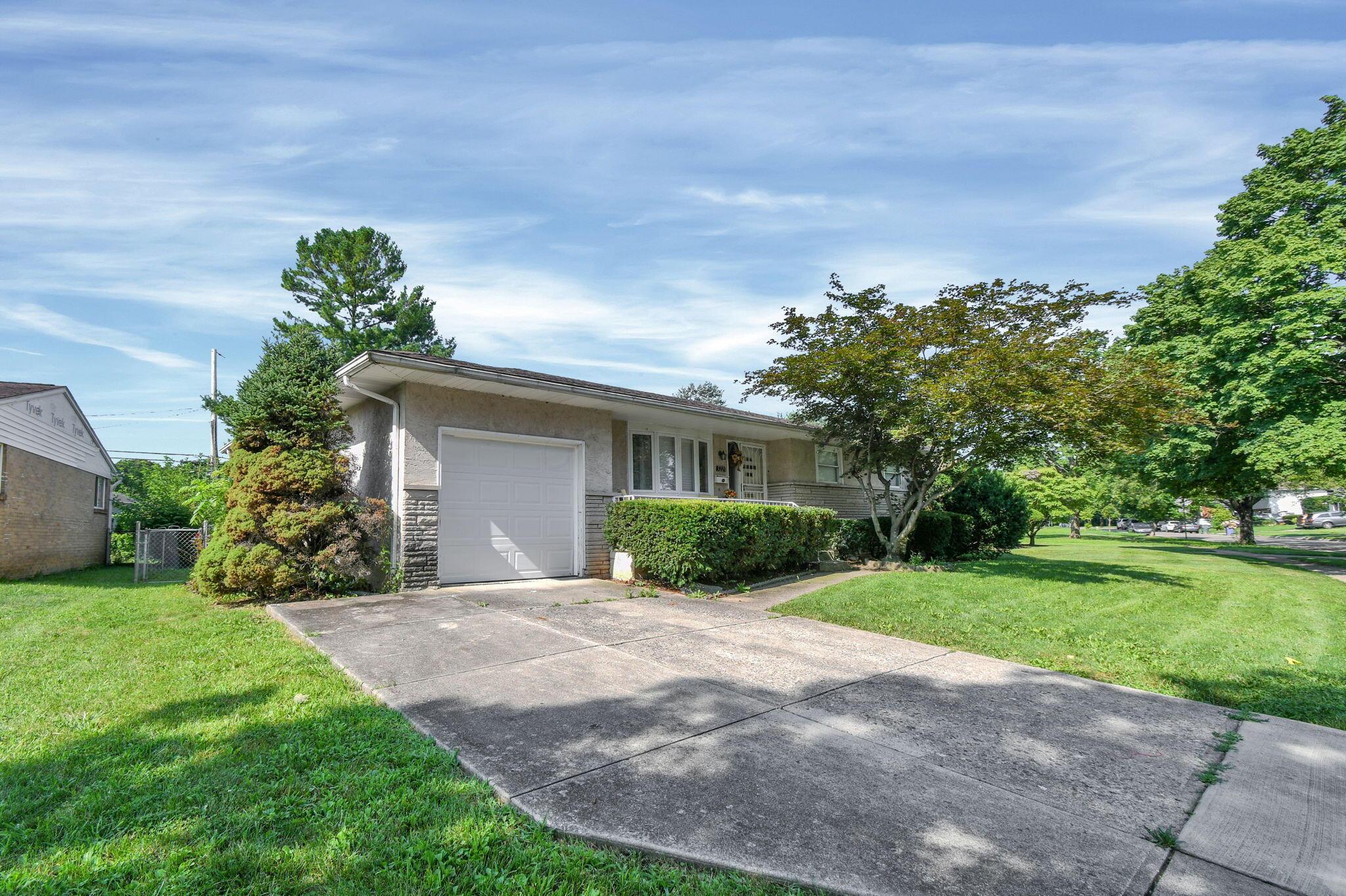 5227 Ivyhurst Drive Property Photo 3