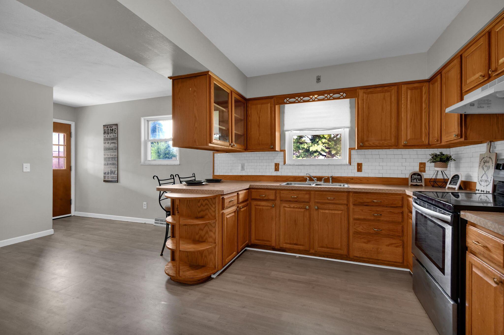5227 Ivyhurst Drive Property Photo 10