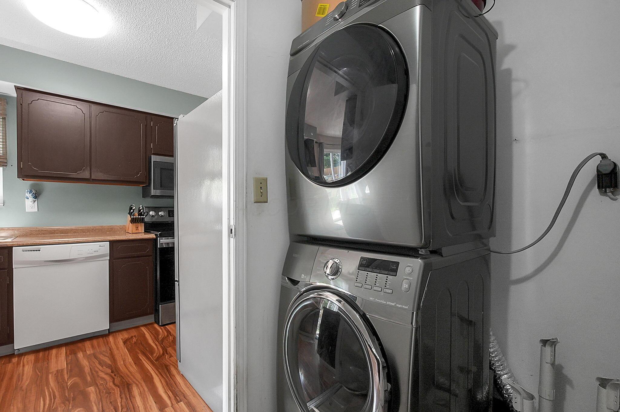 5945 Meadowsglen Drive Property Photo 15